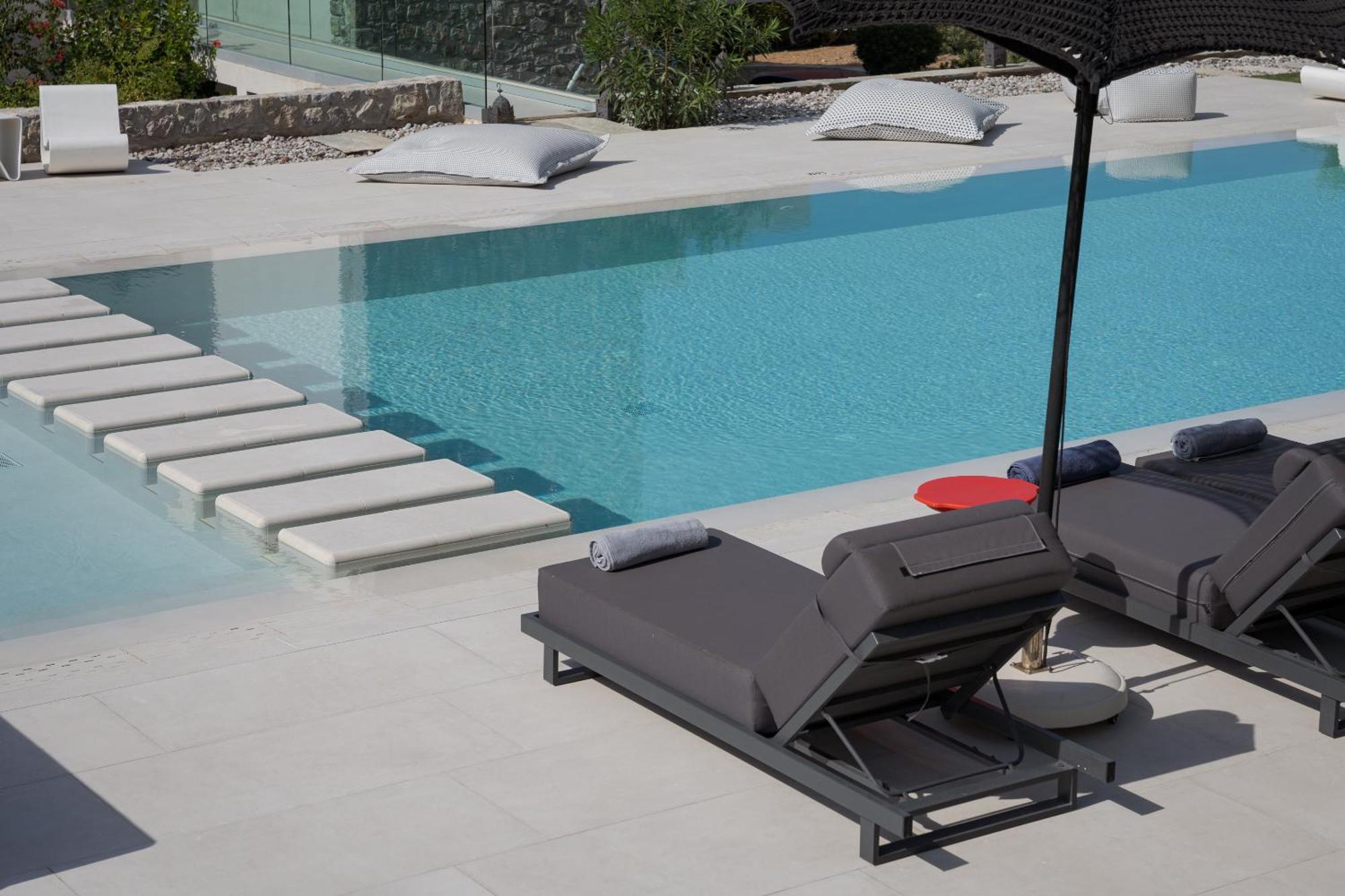 Vel Aegina Villa *