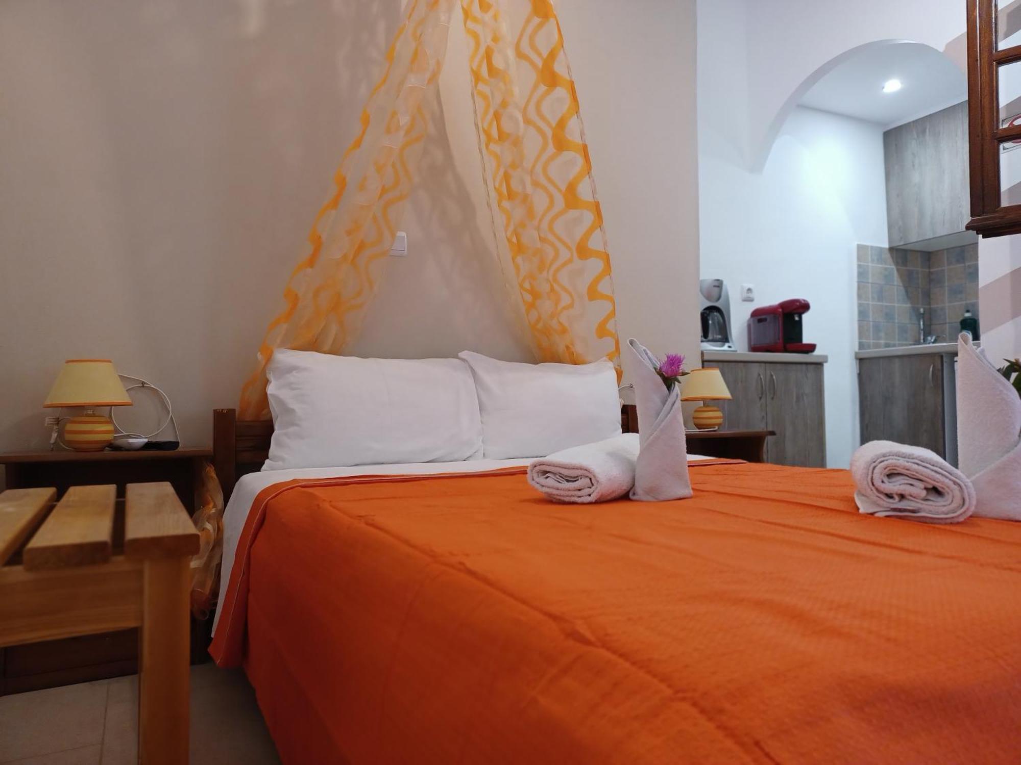 Evelina Pension: Diverse Near Black Guest house Perissa (Santorini)