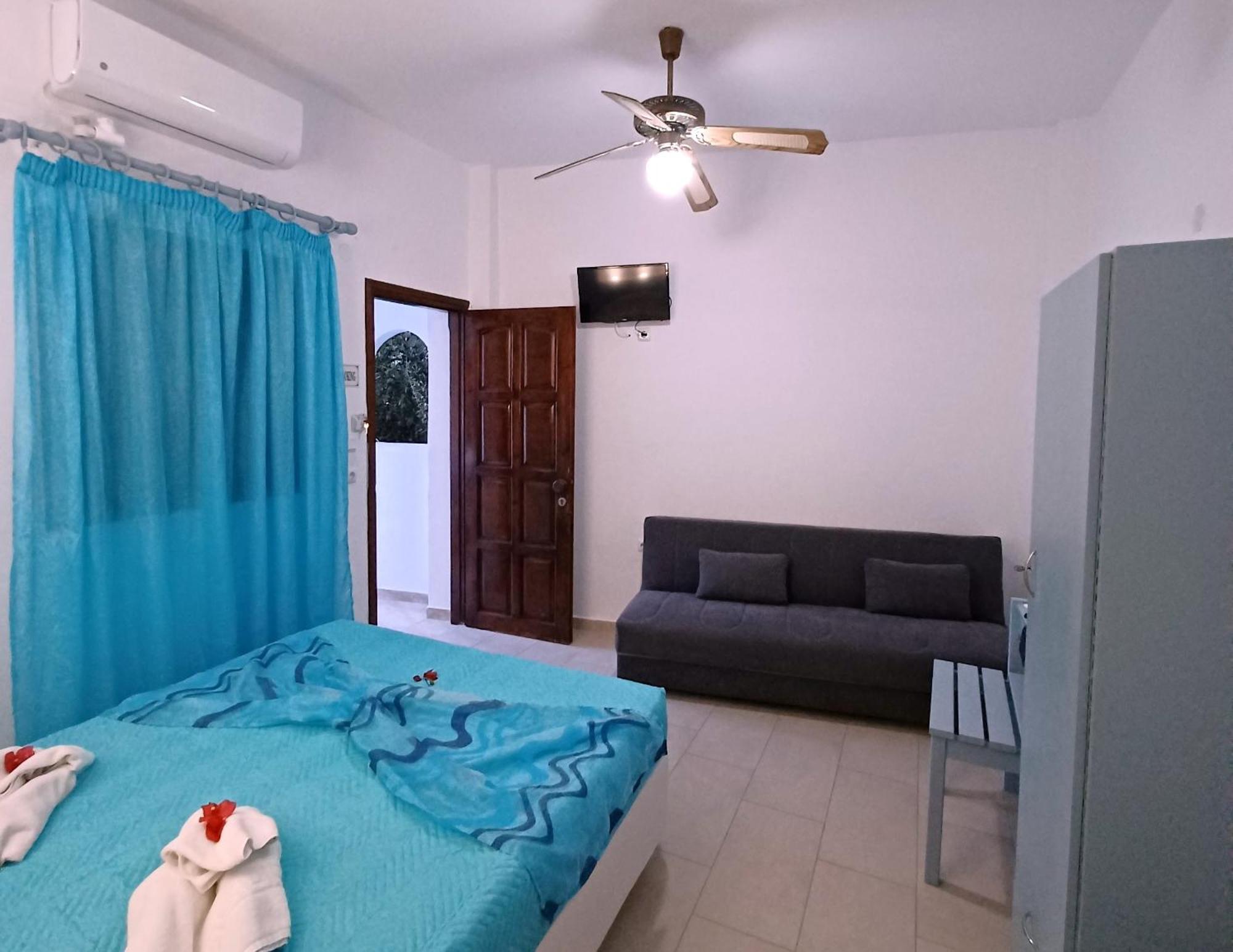 Guest house Evelina Pension: Diverse Near Black Perissa (Santorini)