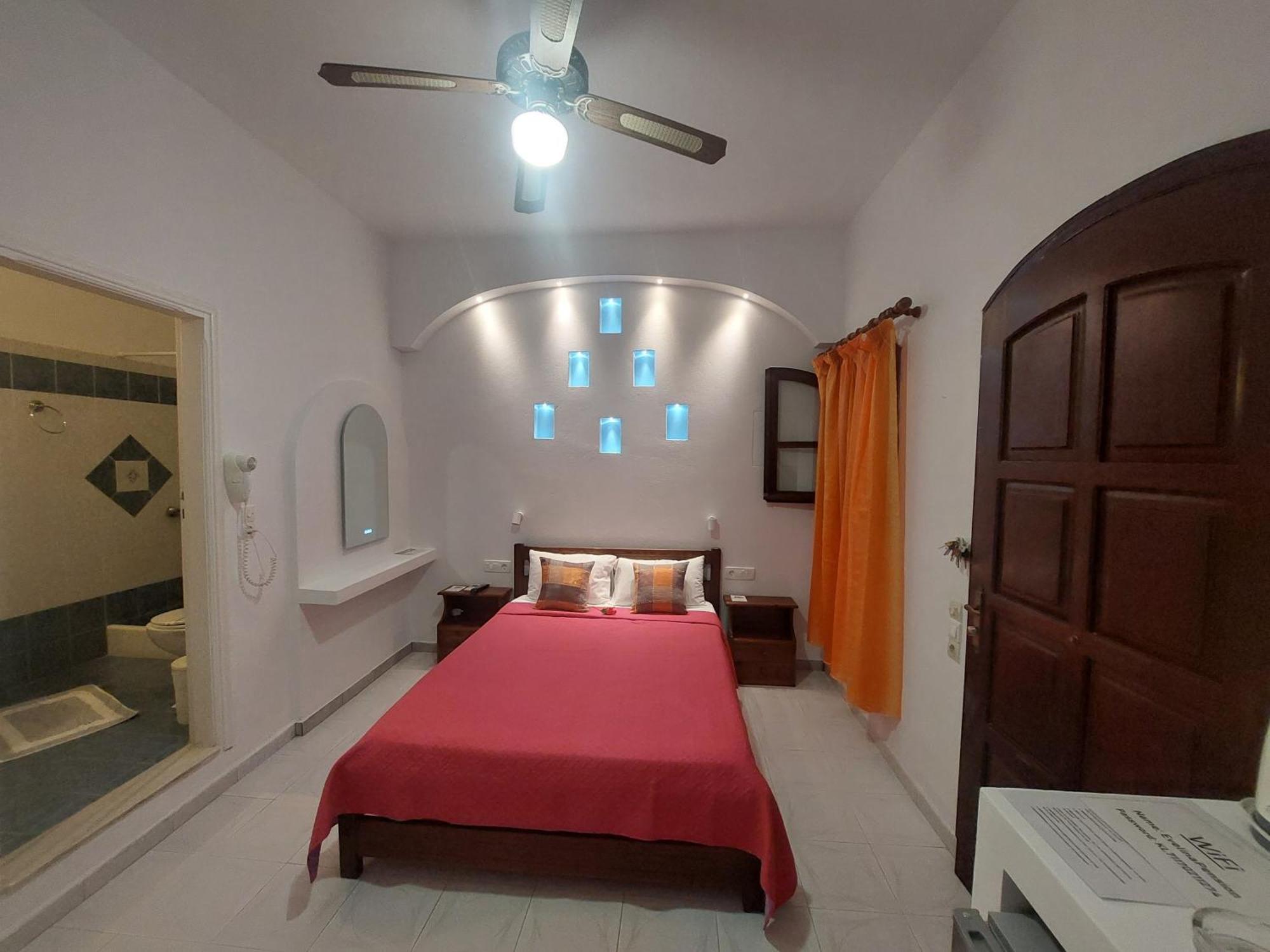 Evelina Pension: Diverse Near Black Guest house *