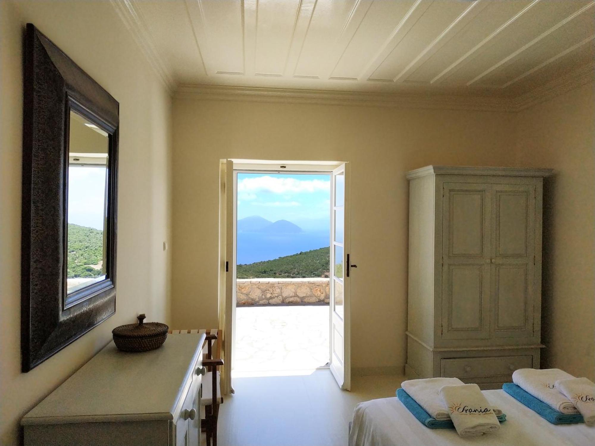 Urania Luxury Geofos *