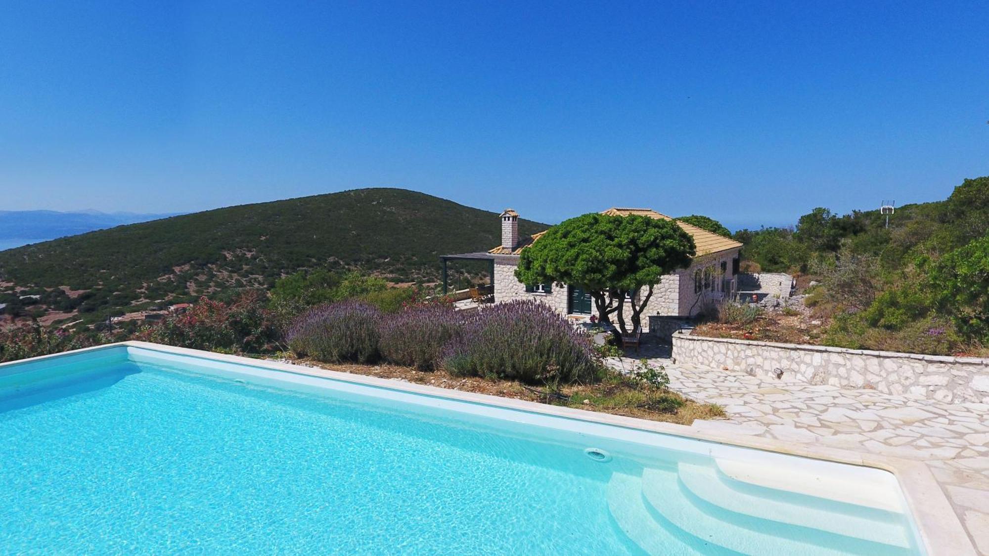 Urania Luxury Geofos Pondi