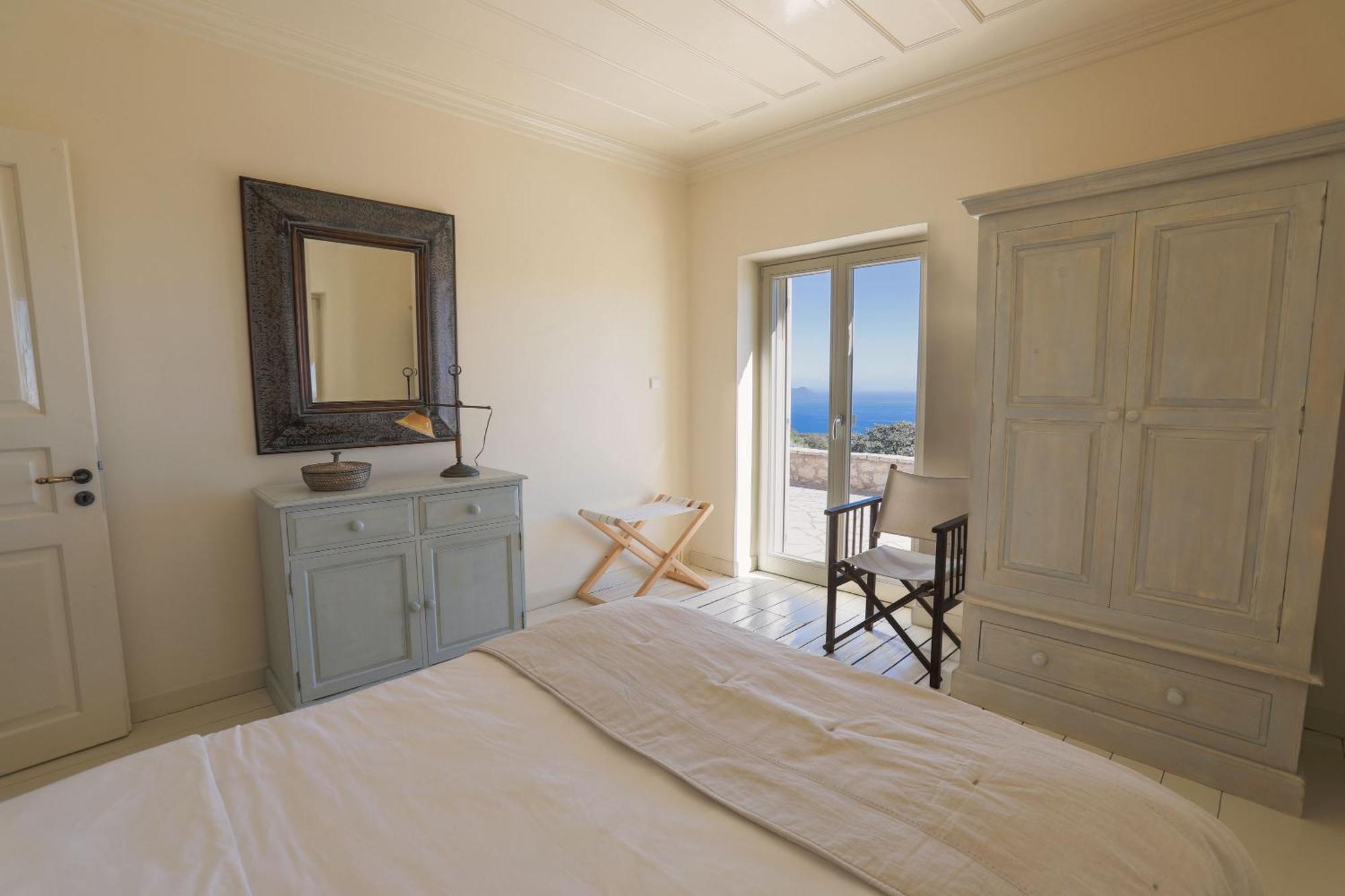 Urania Luxury Geofos