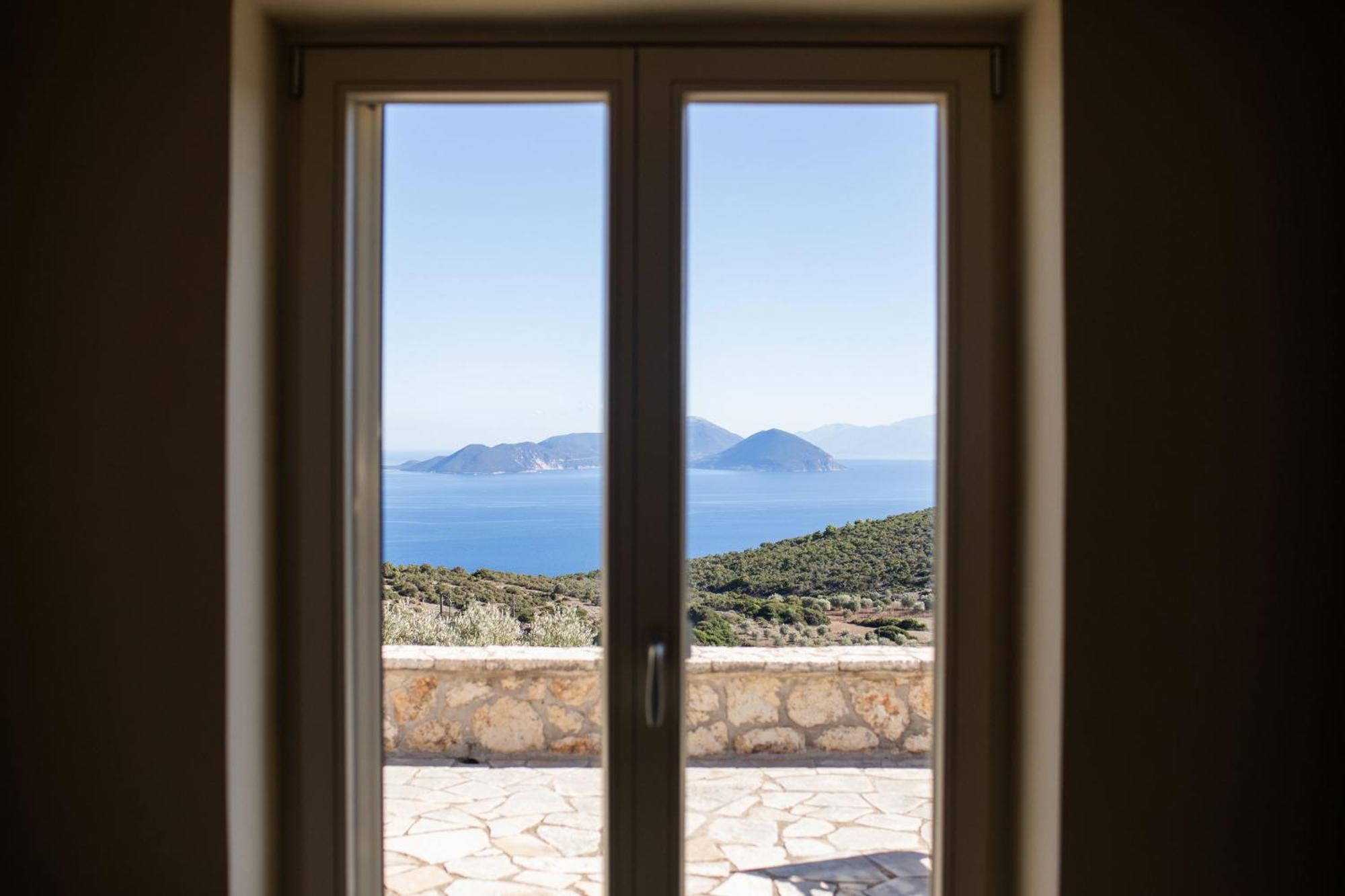 Urania Luxury Geofos *