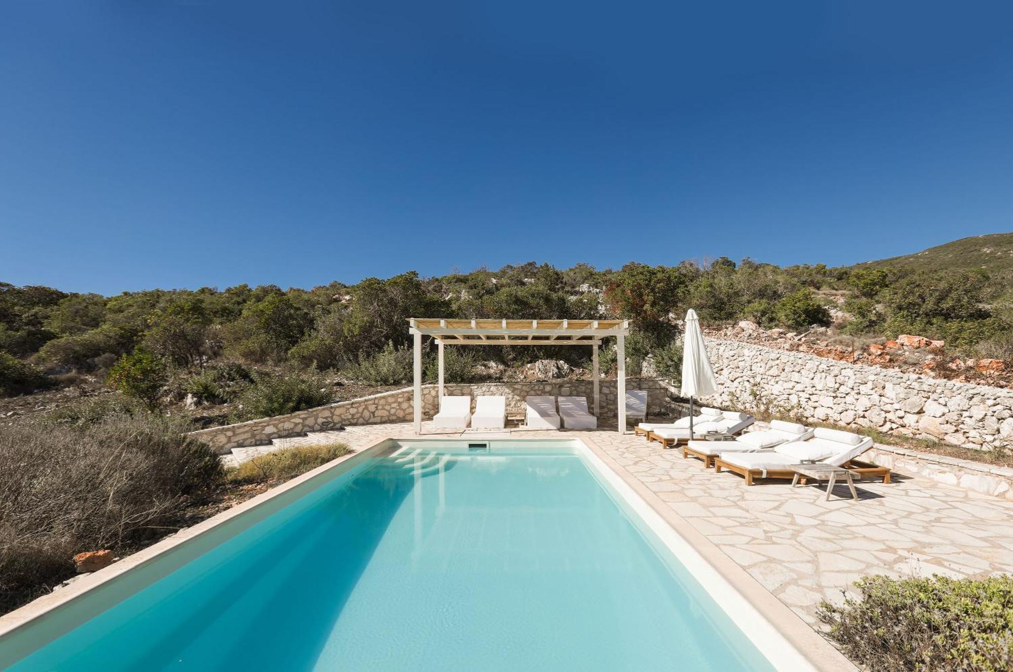 Urania Luxury Geofos *