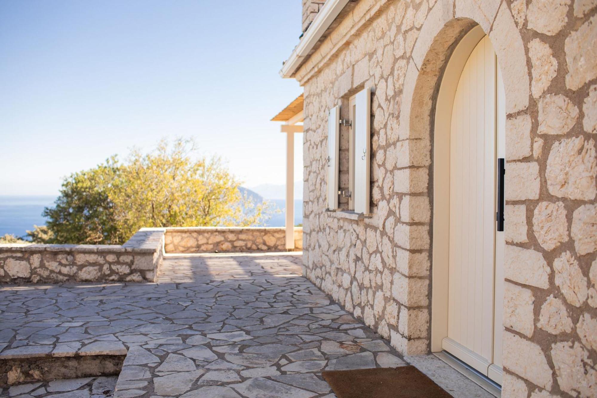 Urania Luxury Geofos Pondi