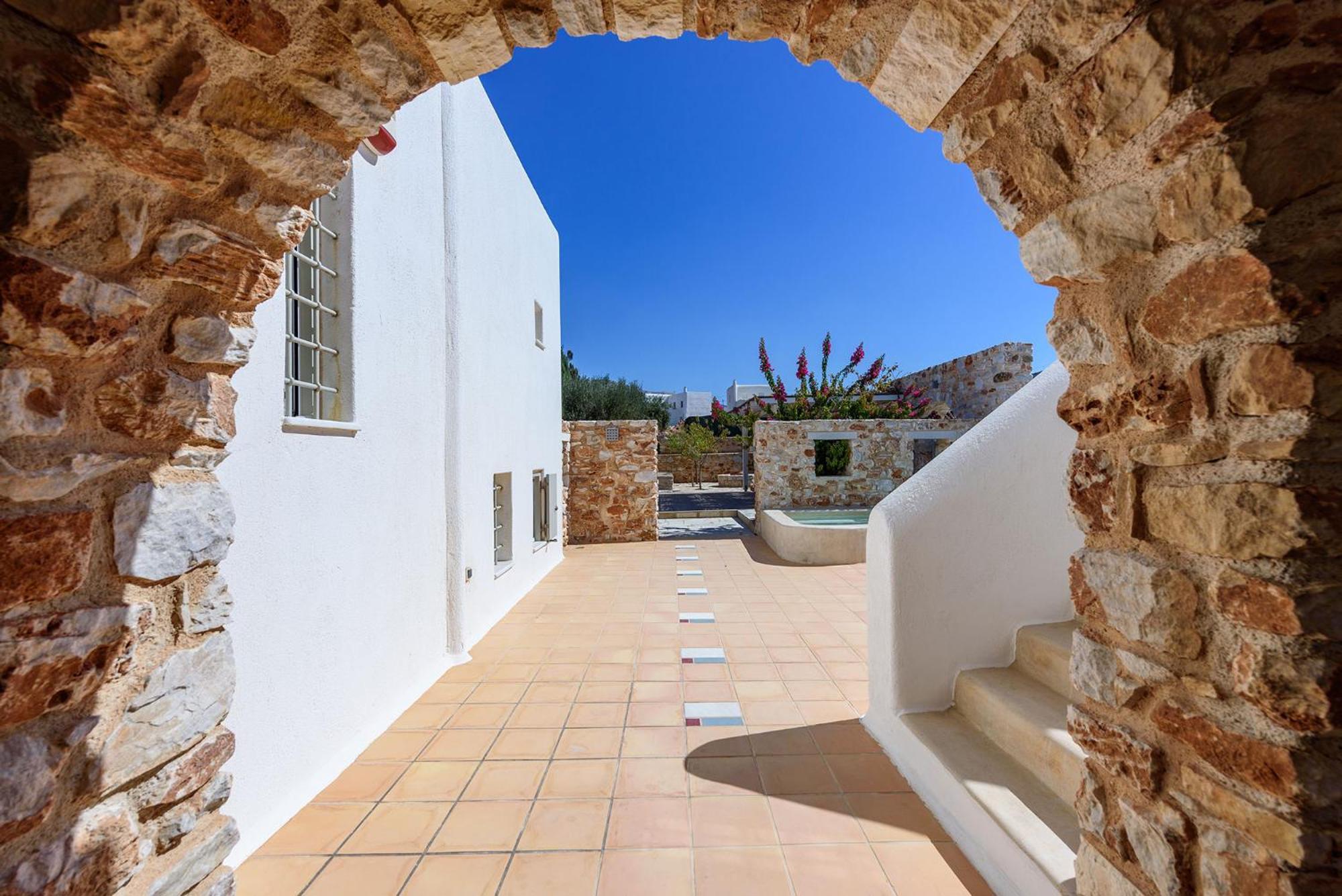 Seaside With Hot Tub, Vineyard, Shared Pool And View Parikia (Paros)