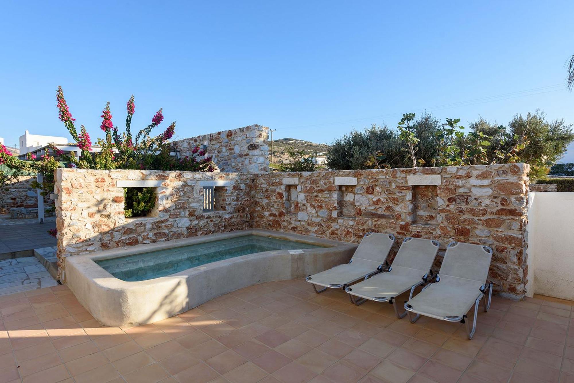 Seaside With Hot Tub, Vineyard, Shared Pool And View *