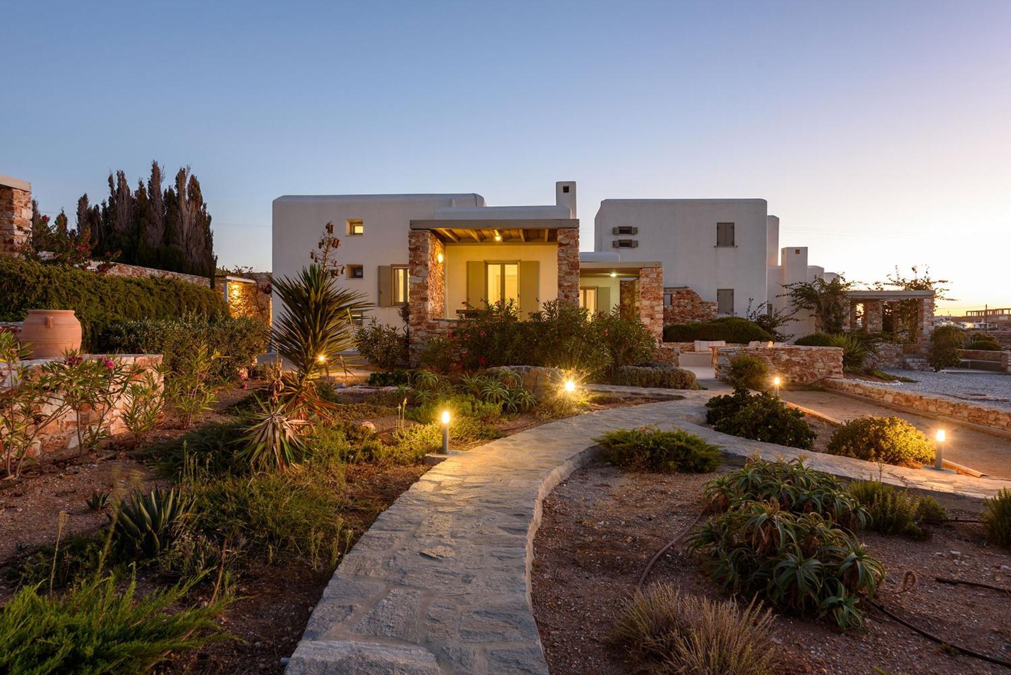 Seaside With Hot Tub, Vineyard, Shared Pool And View Parikia (Paros)