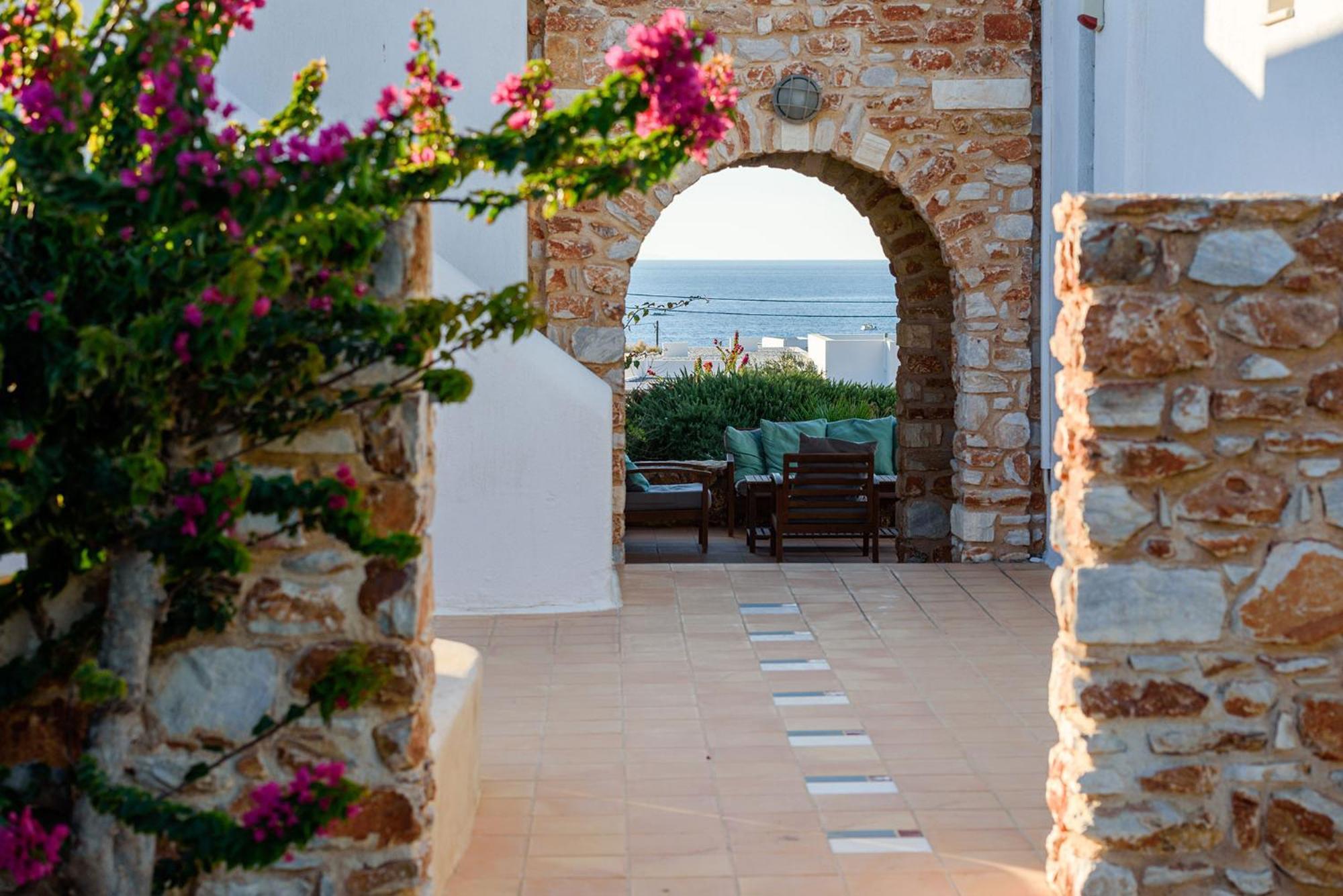 Seaside With Hot Tub, Vineyard, Shared Pool And View Holiday home