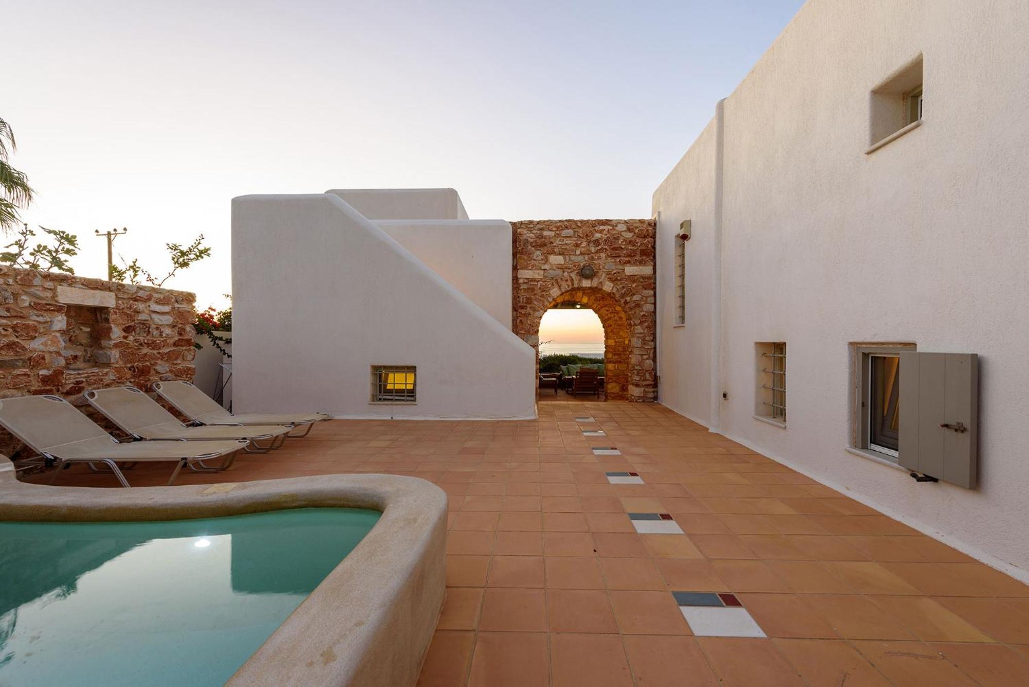 Seaside With Hot Tub, Vineyard, Shared Pool And View *