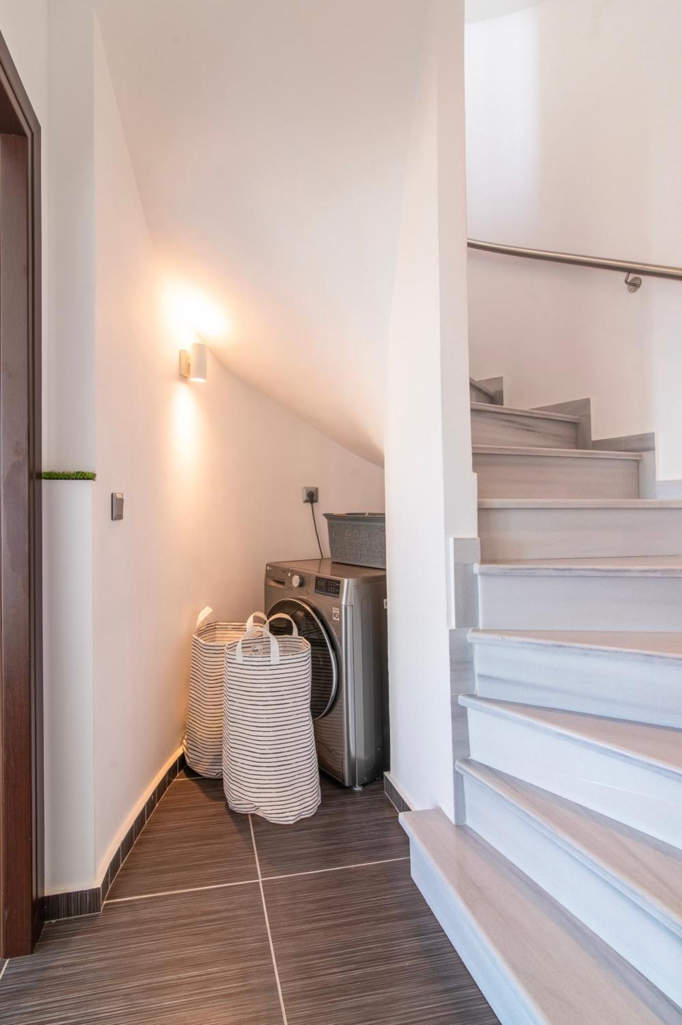 Apartment Azzura With Sea View & Private Pool At Athens Riviera