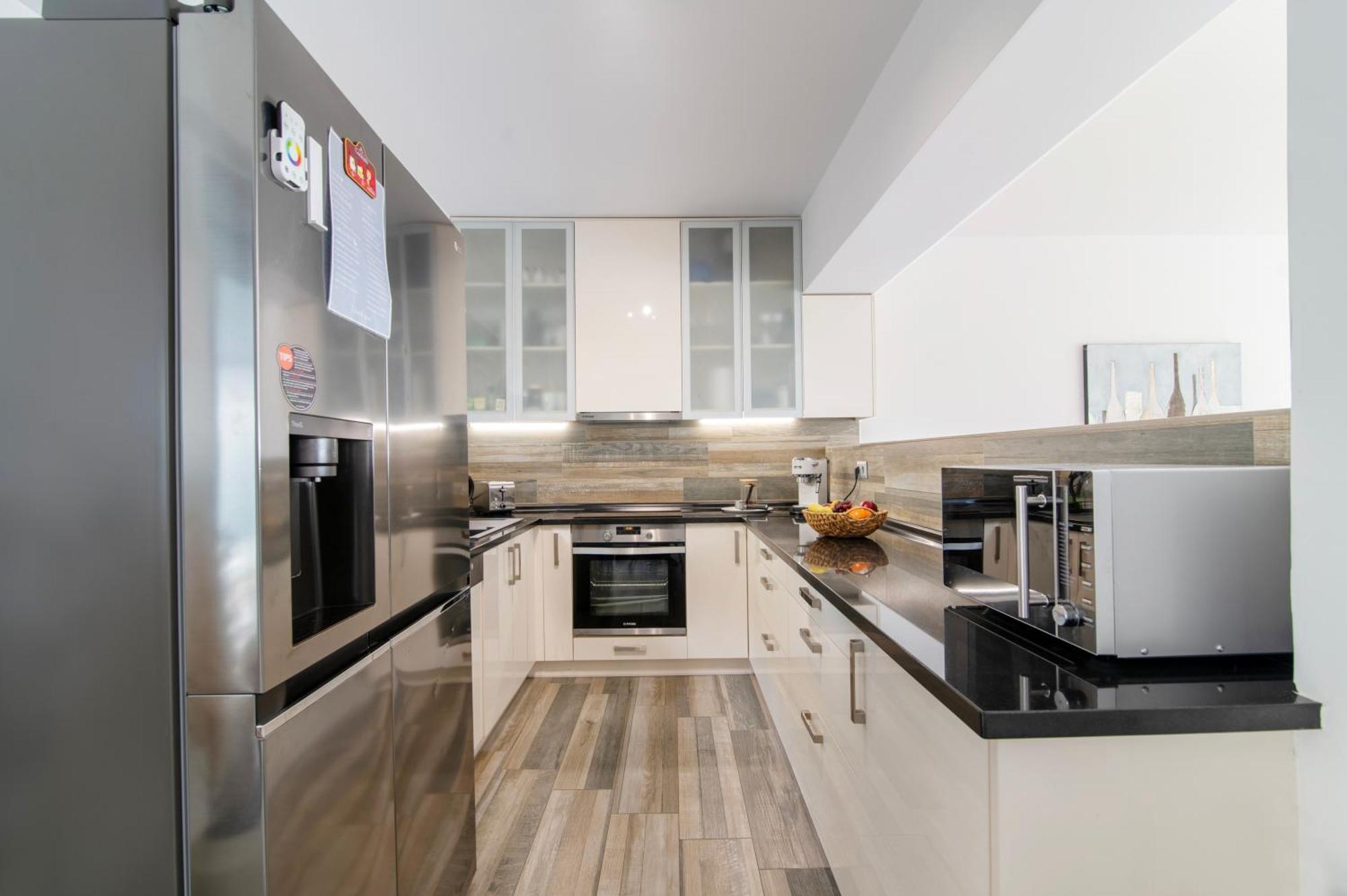 Apartment Azzura With Sea View & Private Pool At Athens Riviera