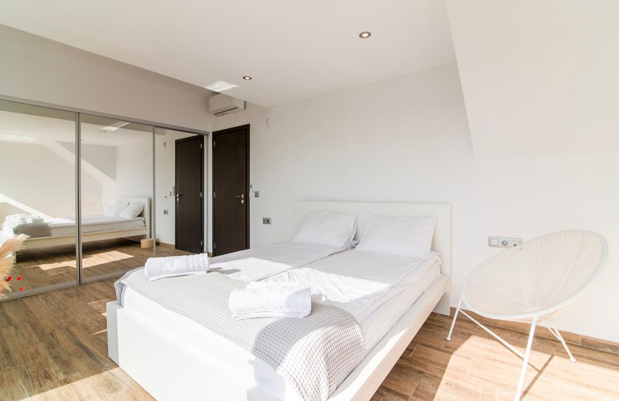 Azzura With Sea View & Private Pool At Athens Riviera Apartment *