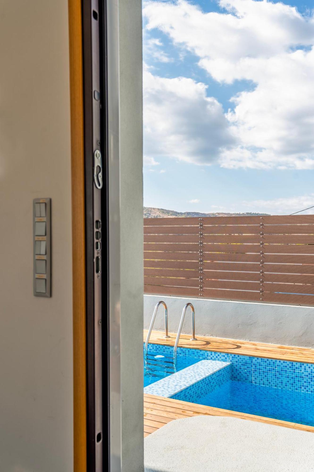 Apartment Azzura With Sea View & Private Pool At Athens Riviera *