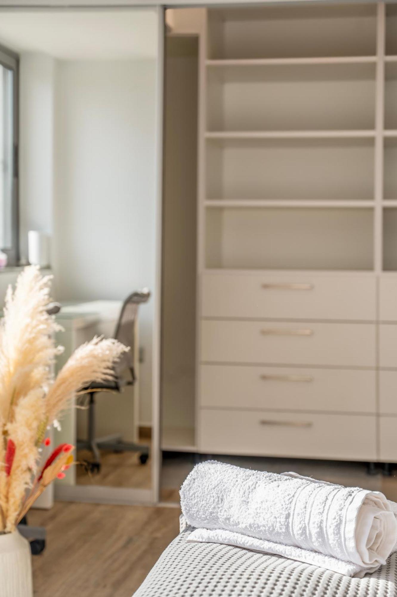 Apartment Azzura With Sea View & Private Pool At Athens Riviera *