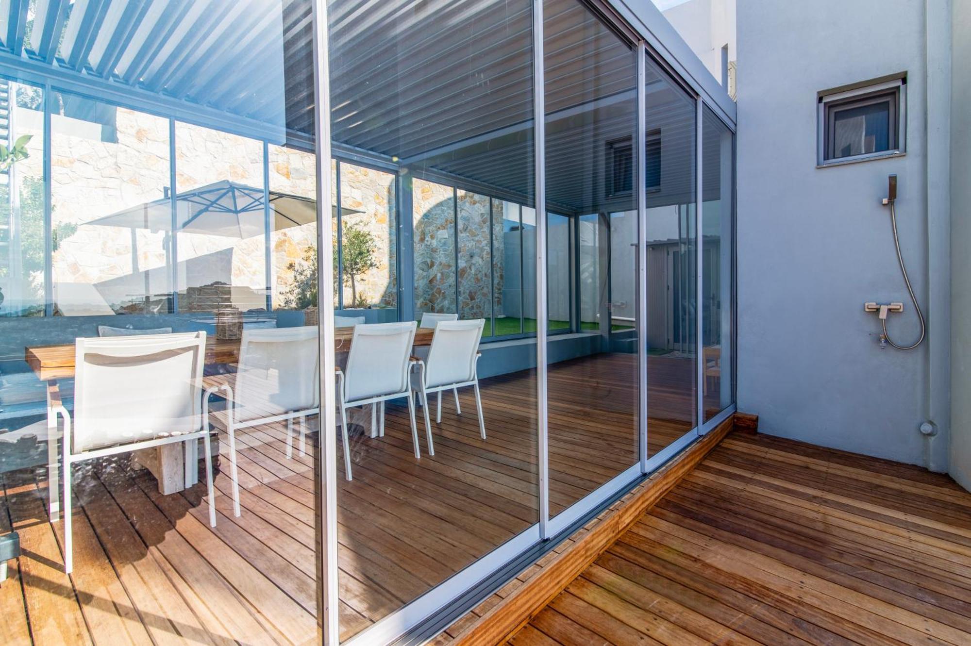 Apartment Azzura With Sea View & Private Pool At Athens Riviera