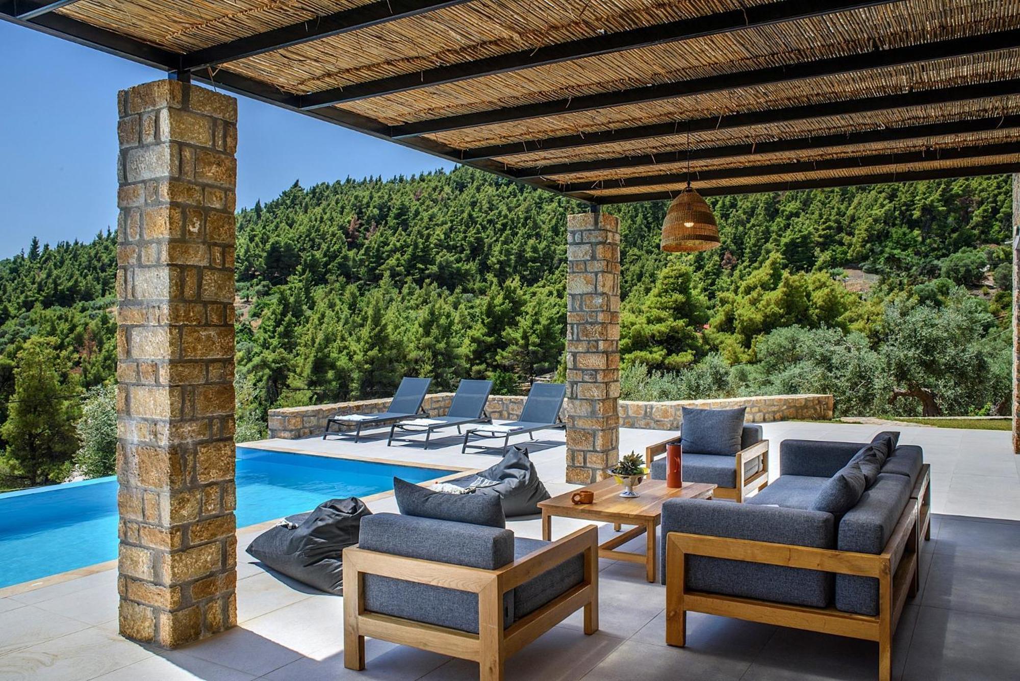 The Mavrolitharo Apartment *