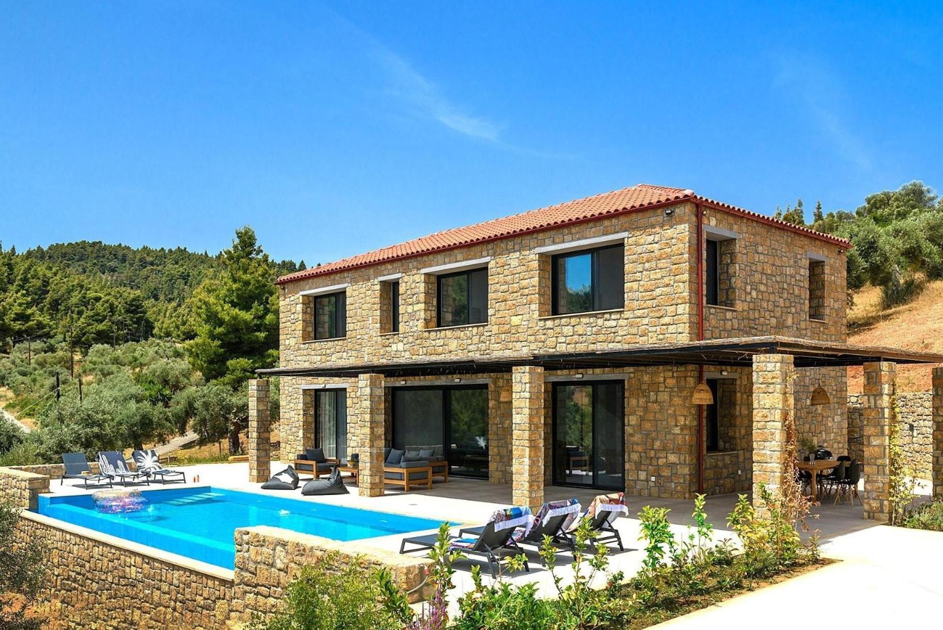 The Mavrolitharo Apartment *
