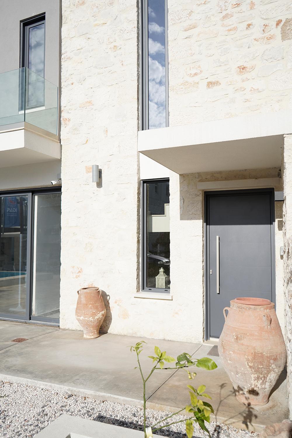 Theasis Beachfront With Terrace Seconds From The By Hospi * Agia Pelagia (Crete)
