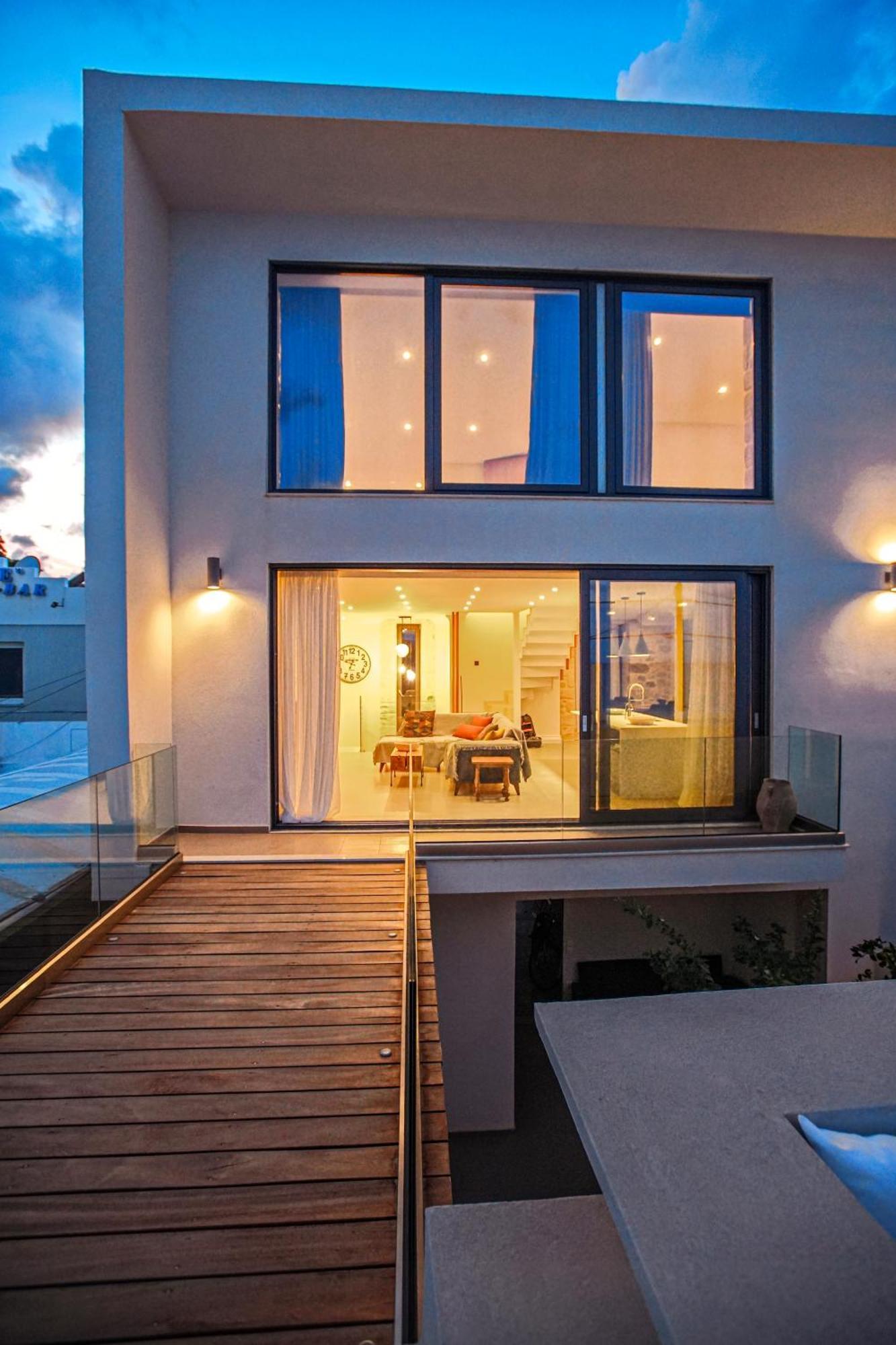 Villa Theasis Beachfront With Terrace Seconds From The By Hospi Agia Pelagia (Crete)