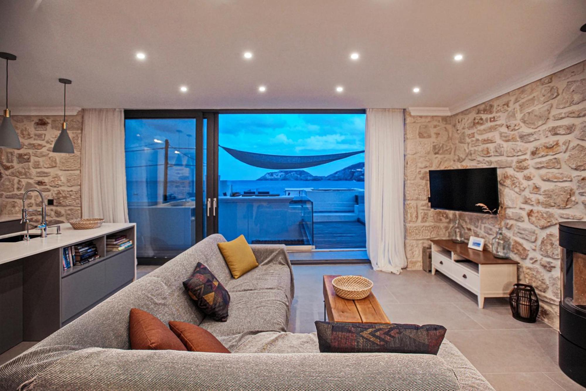 Villa Theasis Beachfront With Terrace Seconds From The By Hospi Agia Pelagia (Crete)
