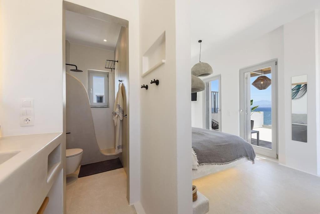 Black Pearl - Sea Front Villa