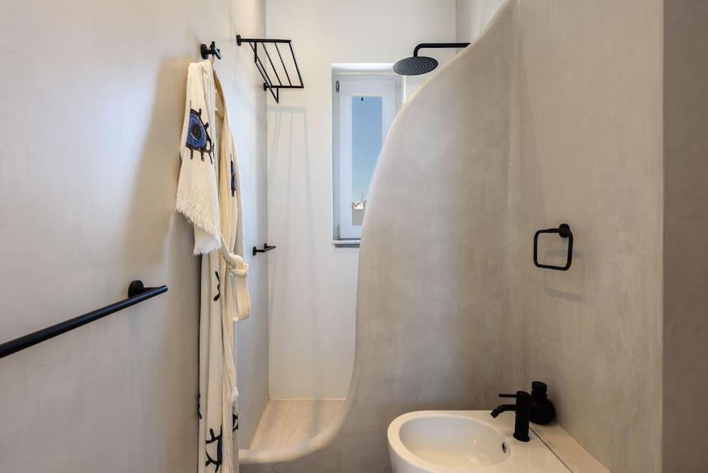 Villa Black Pearl - Sea Front Ambelas