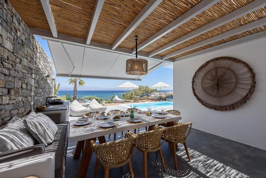 Black Pearl - Sea Front Villa