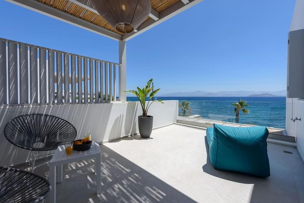 Black Pearl - Sea Front Villa