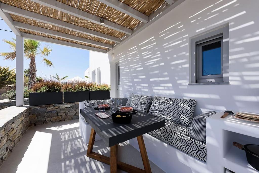 Black Pearl - Sea Front Villa *