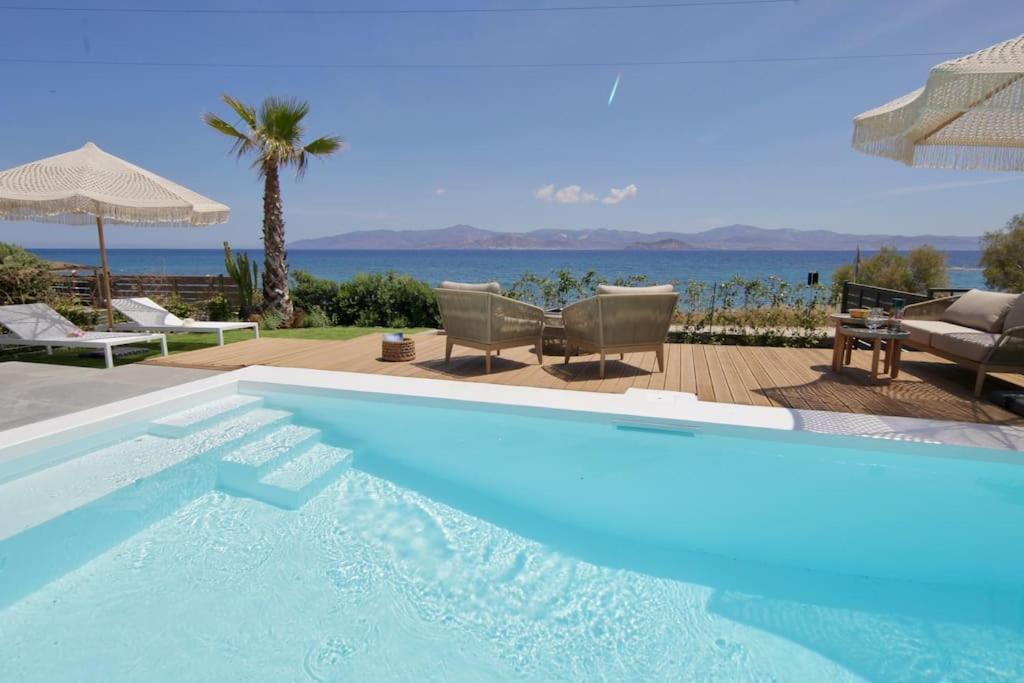 Black Pearl - Sea Front Villa Ambelas