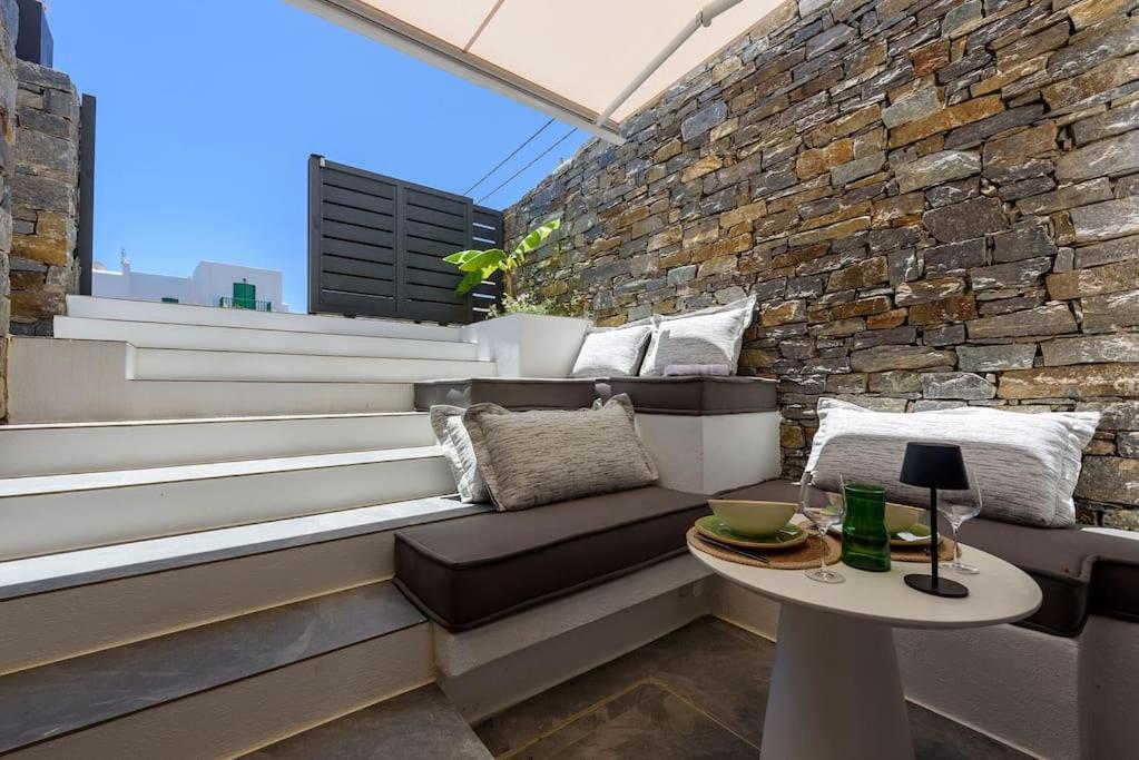 Black Pearl - Sea Front Villa