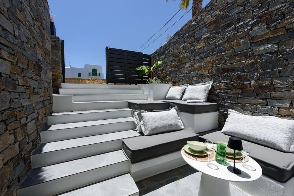 Black Pearl - Sea Front Villa