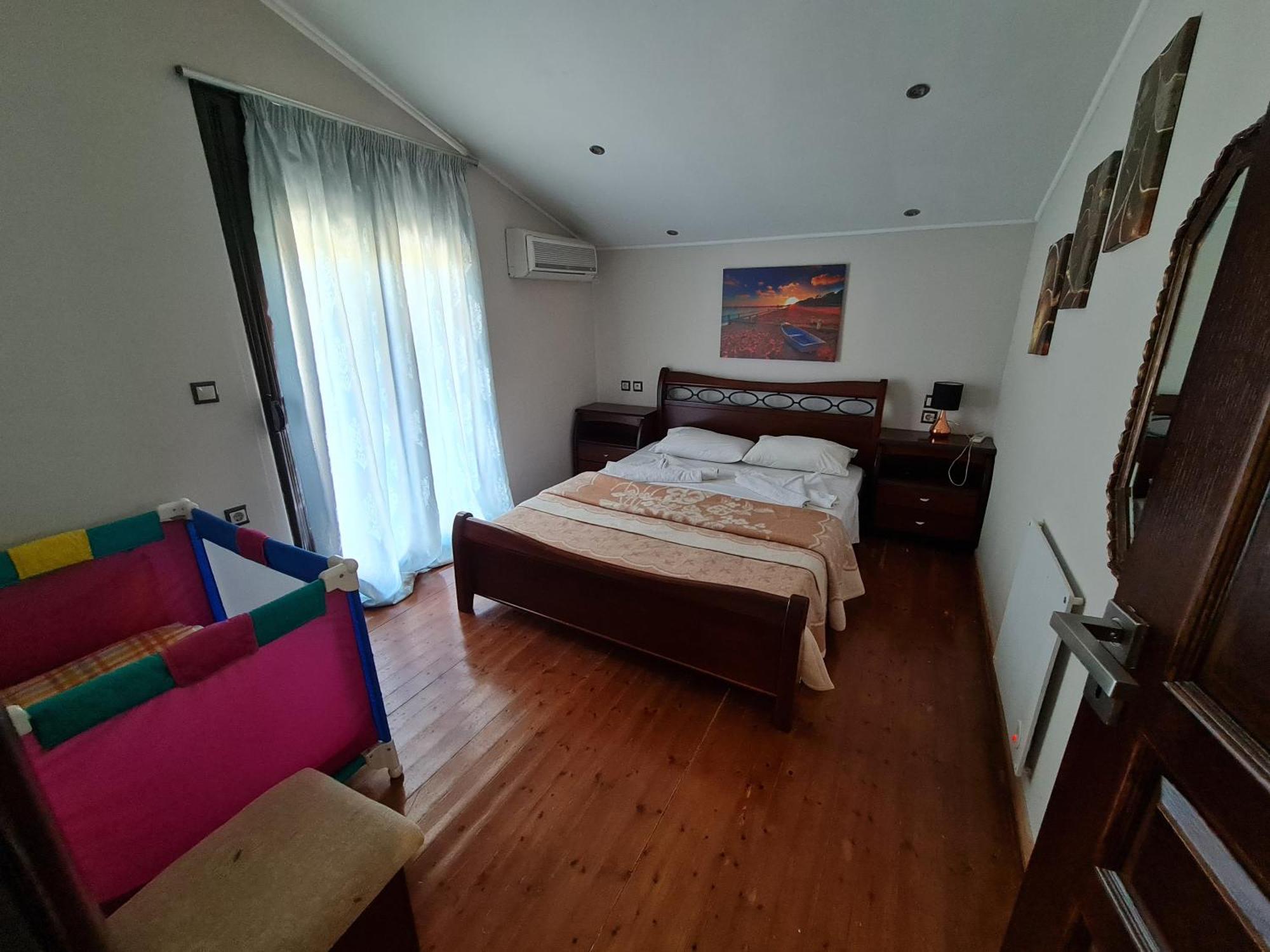Akis House *