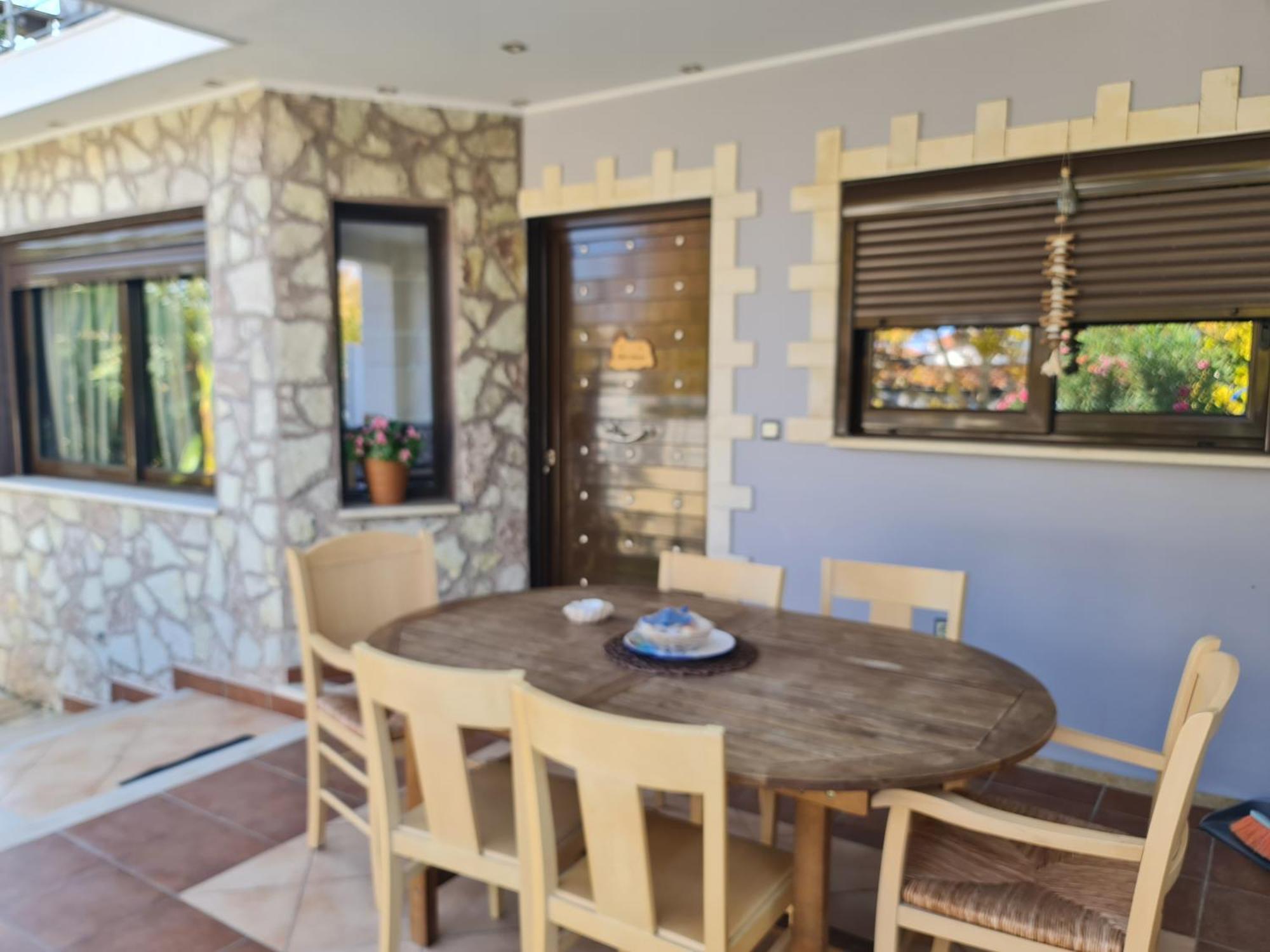 Akis House *