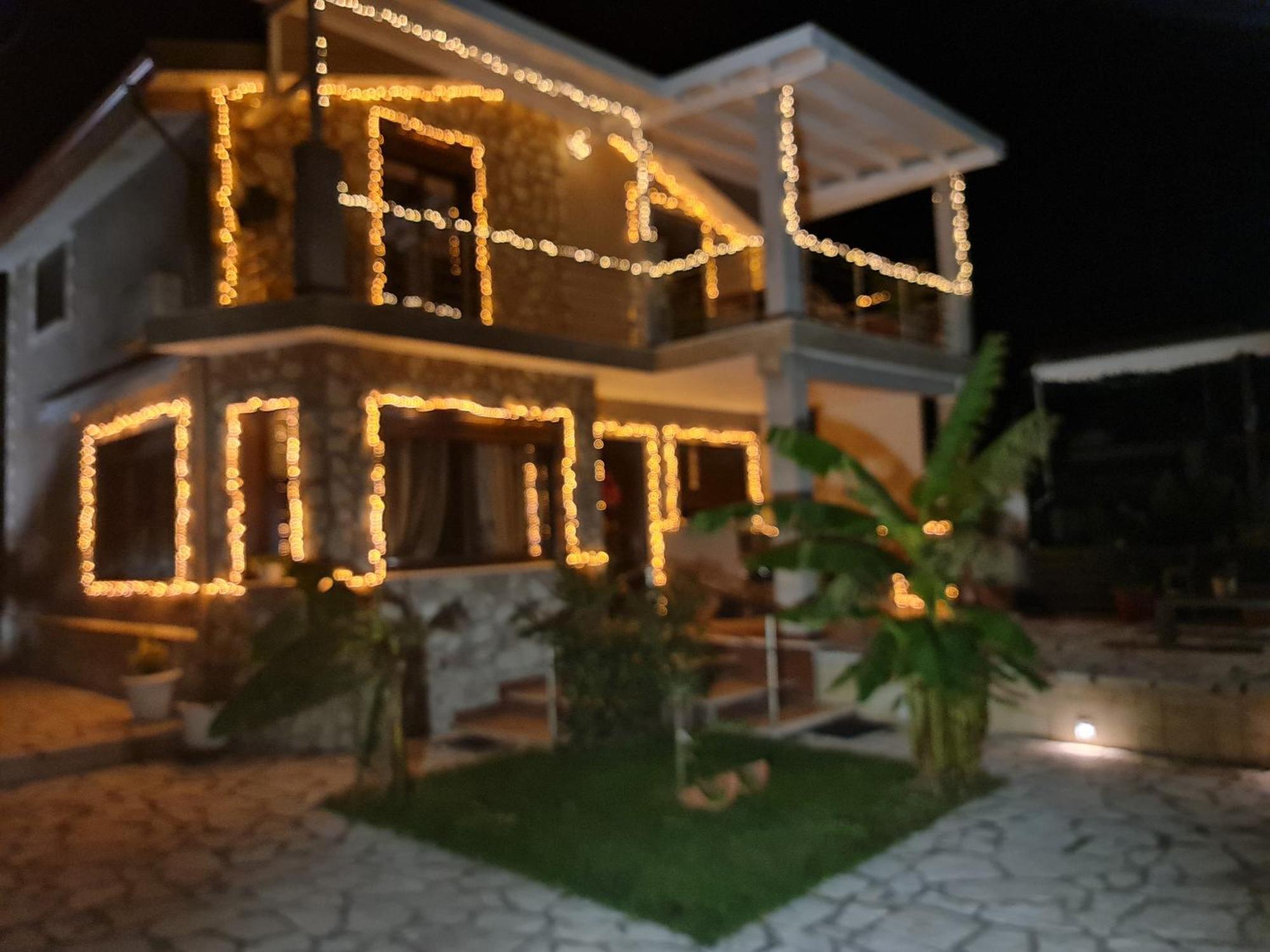 Akis House *