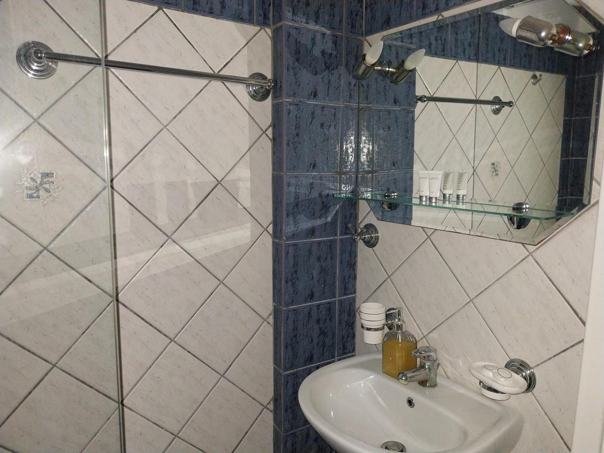 Rosanna Apartment