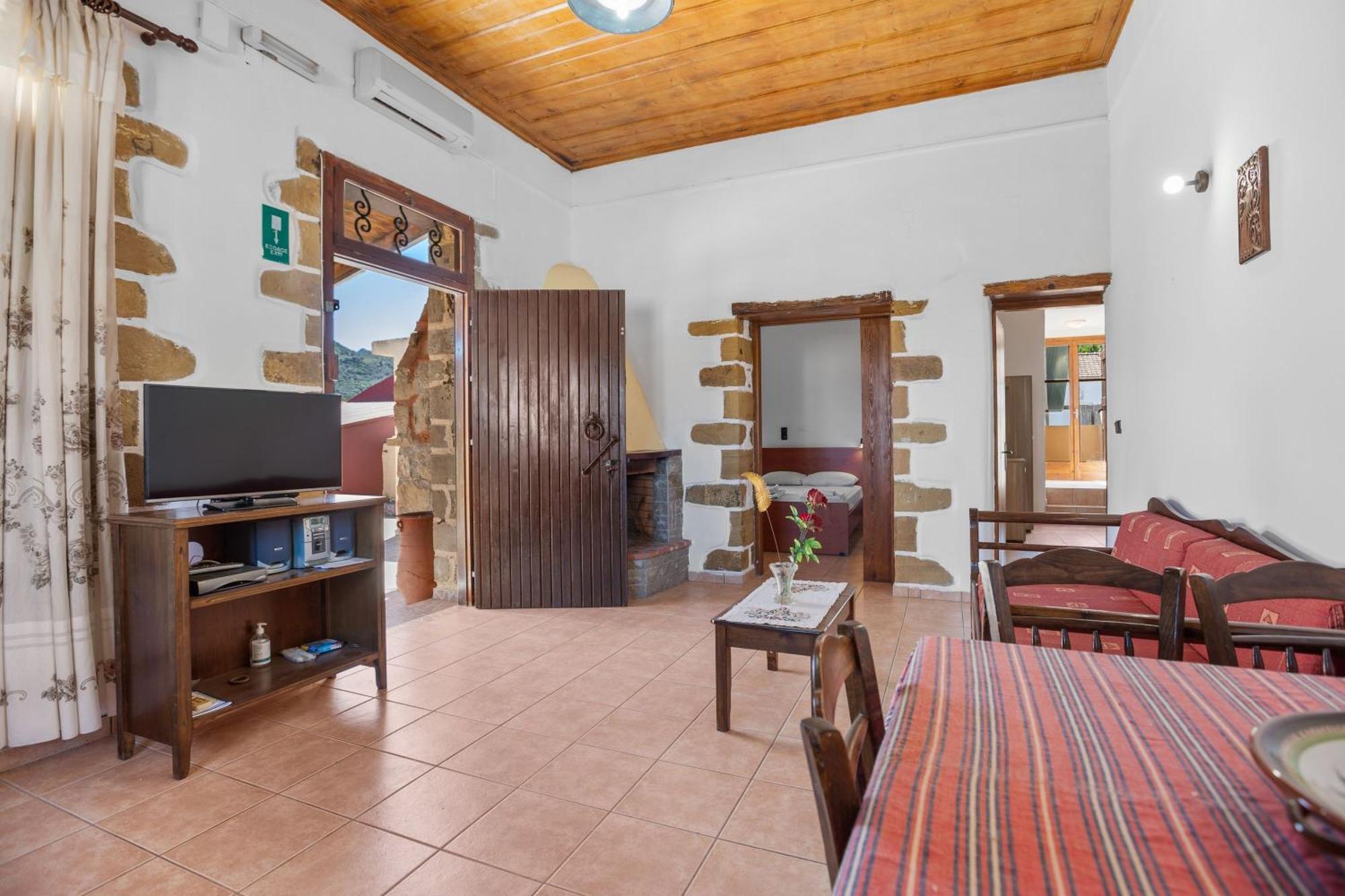 Countryside 2 With Shared Swimming Pool * Chania (Crete)