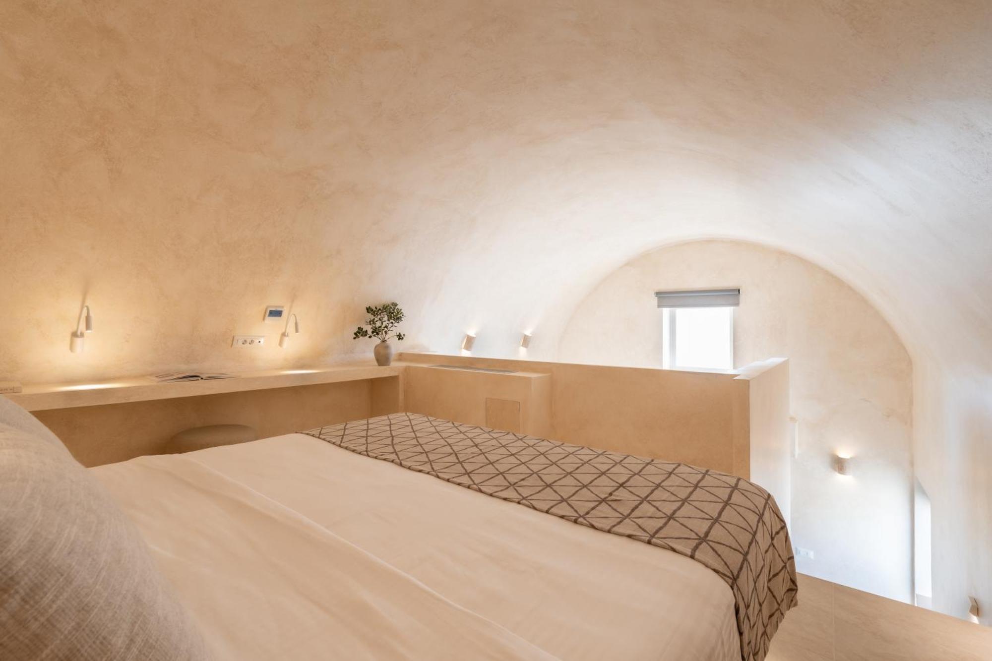 Heyday Luxury * Perissa (Santorini)