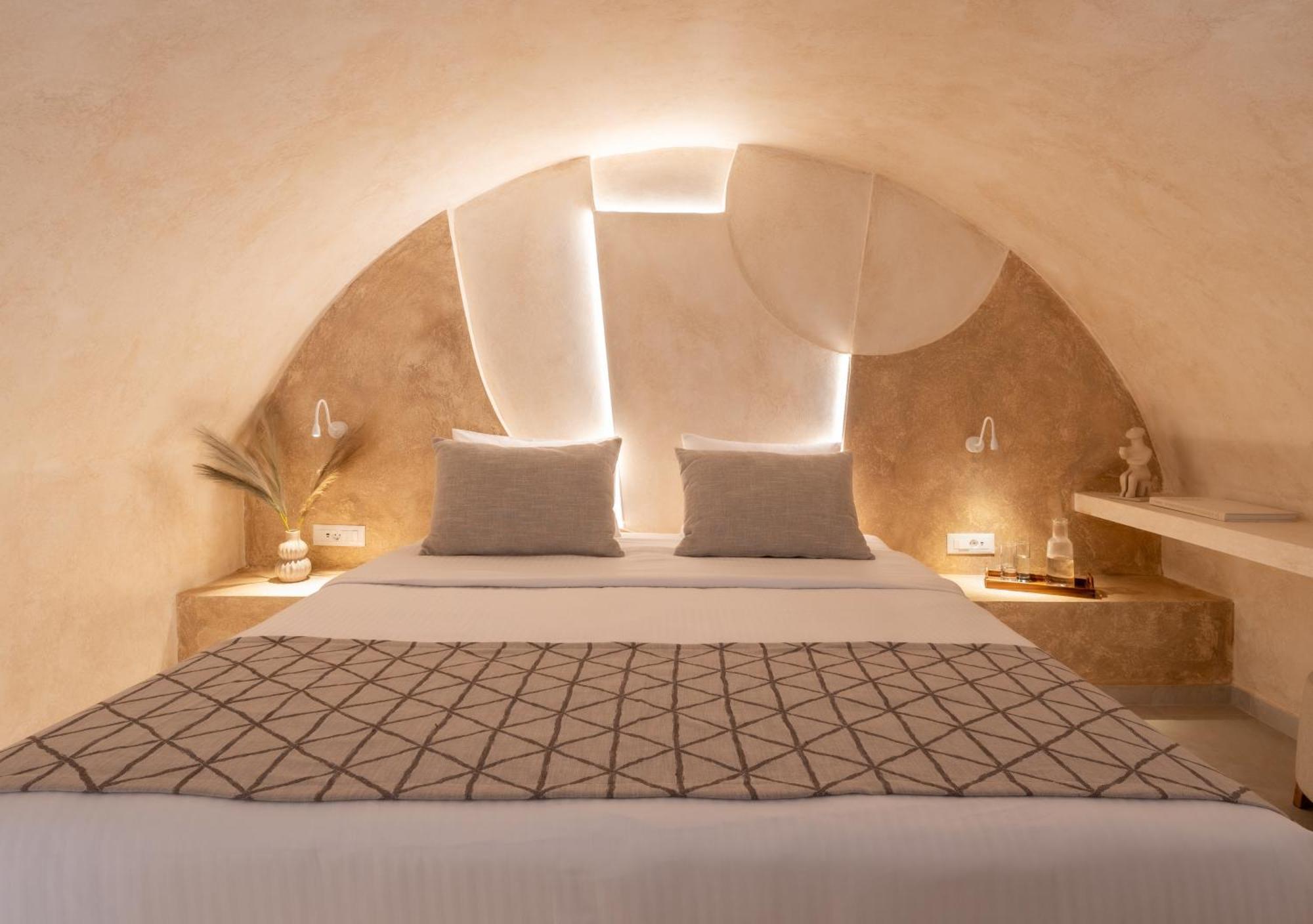 Heyday Luxury Perissa (Santorini)