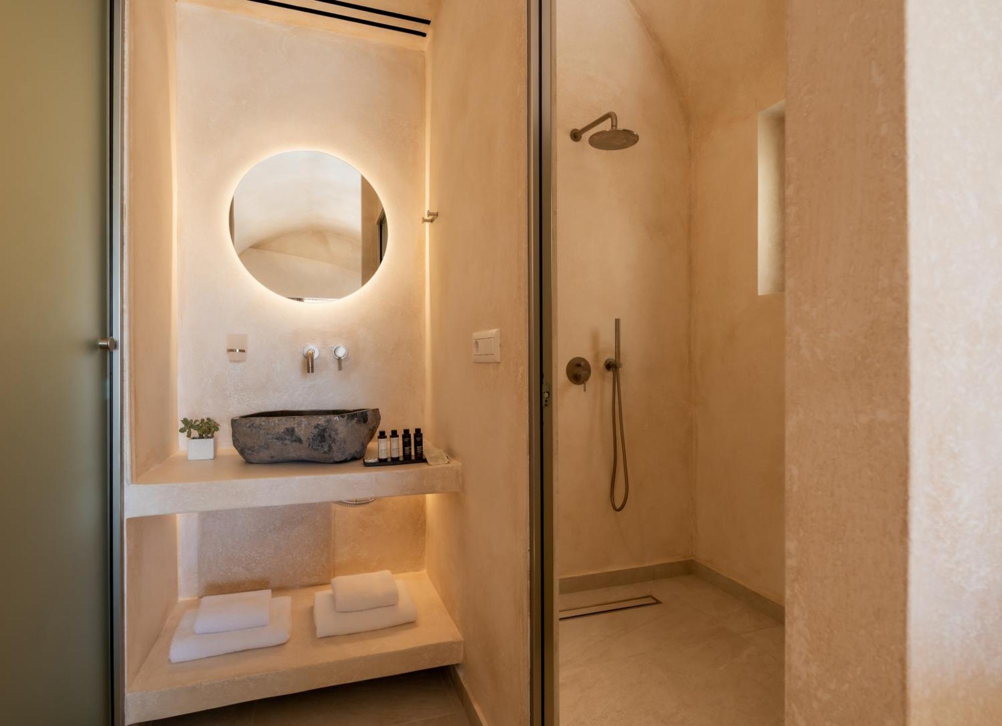 Heyday Luxury Perissa (Santorini)