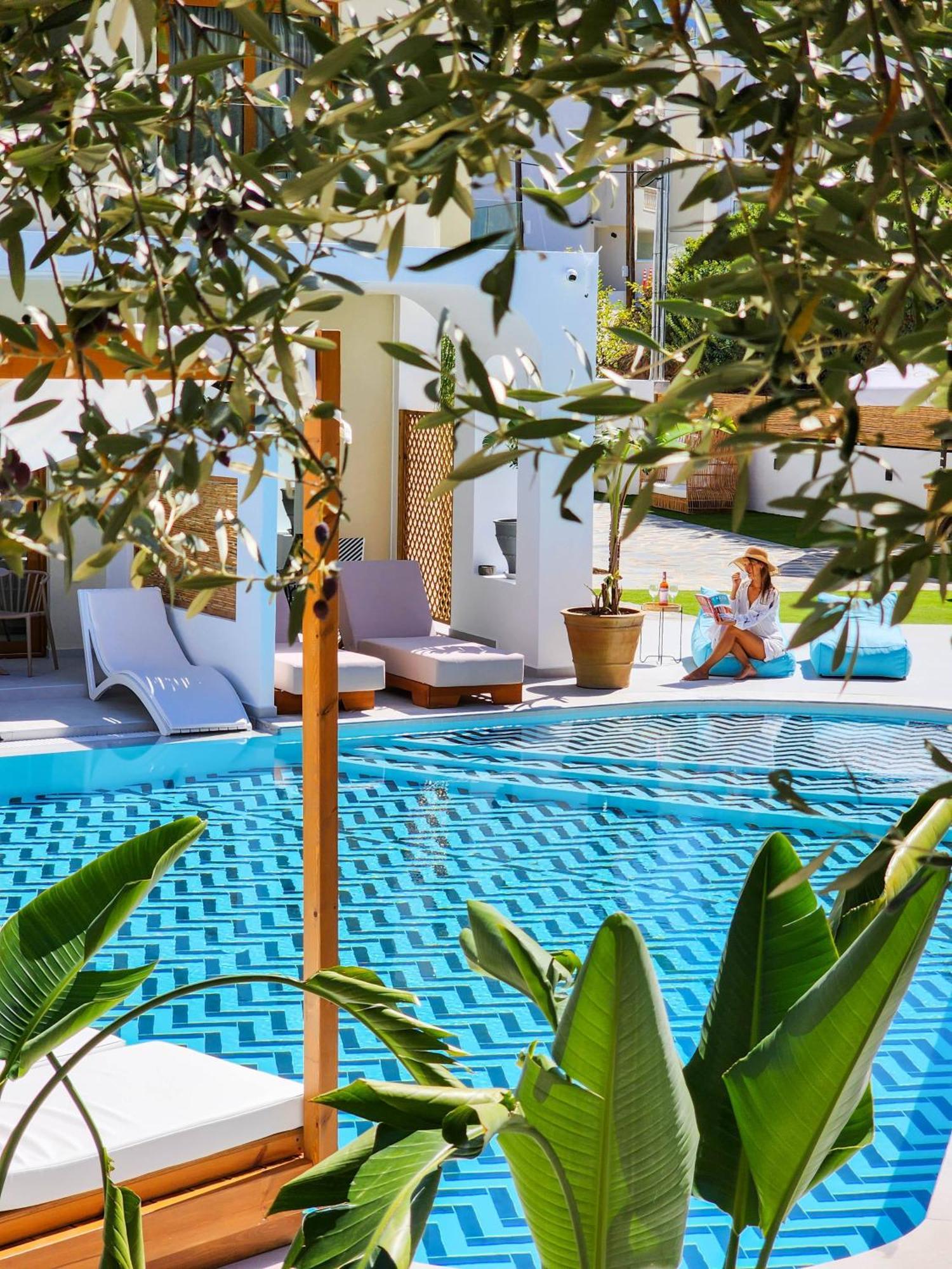 Zoe Boutique Hotel 3*