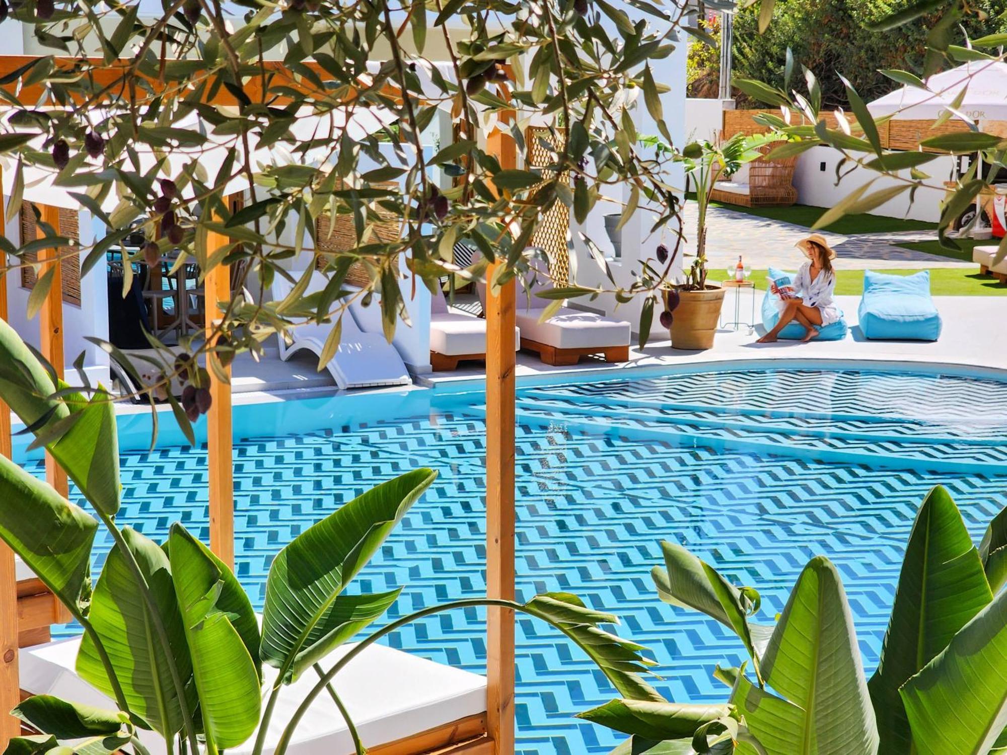 Zoe Boutique Hotel 3*
