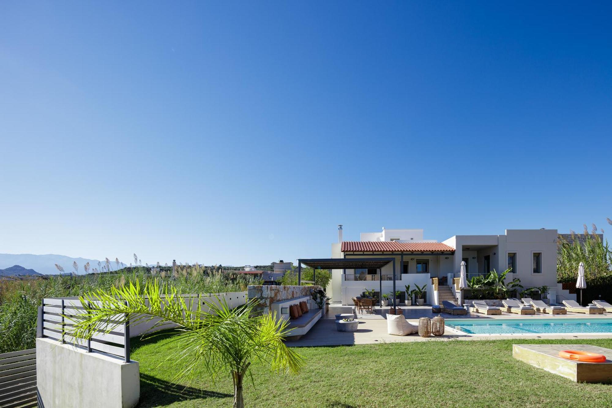 Quiet Aviana,garden, Heated Pool,bbq,jacuzzi
