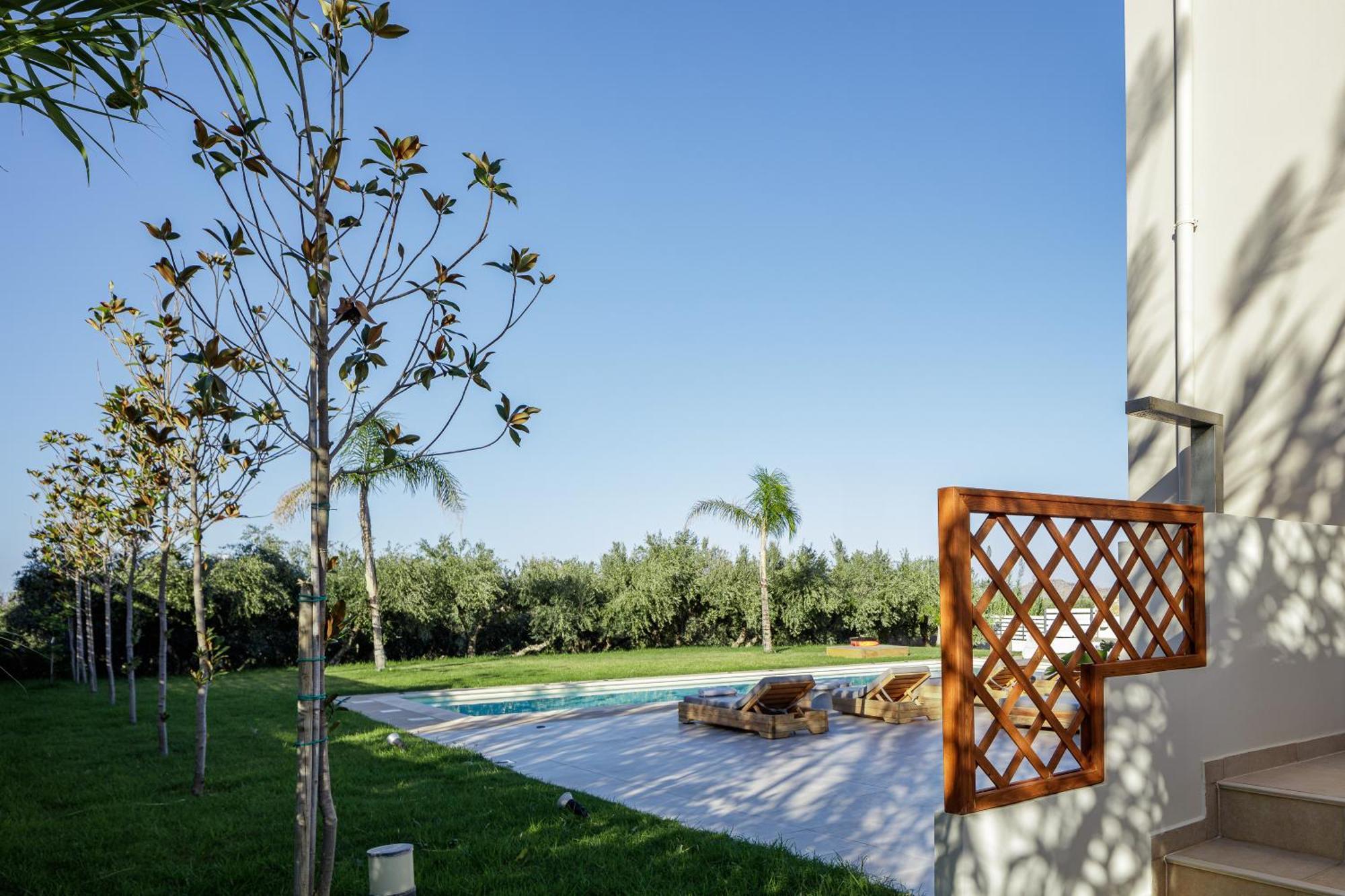 Villa Quiet Aviana,garden, Heated Pool,bbq,jacuzzi