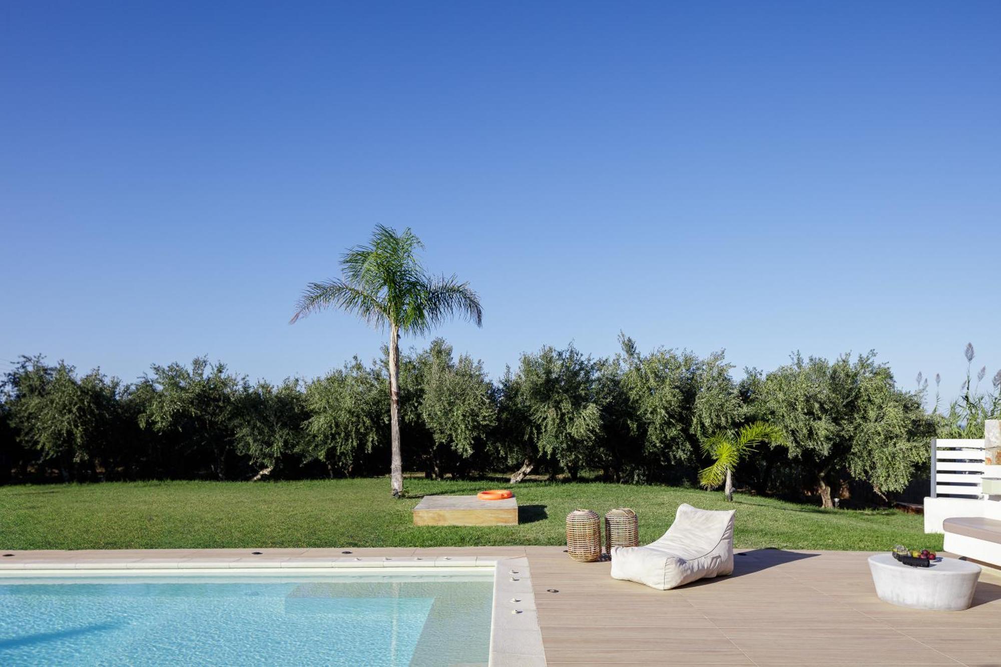 Villa Quiet Aviana,garden, Heated Pool,bbq,jacuzzi