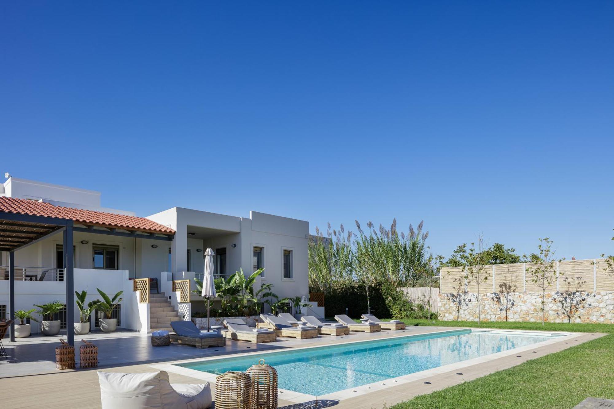 Quiet Aviana,garden, Heated Pool,bbq,jacuzzi