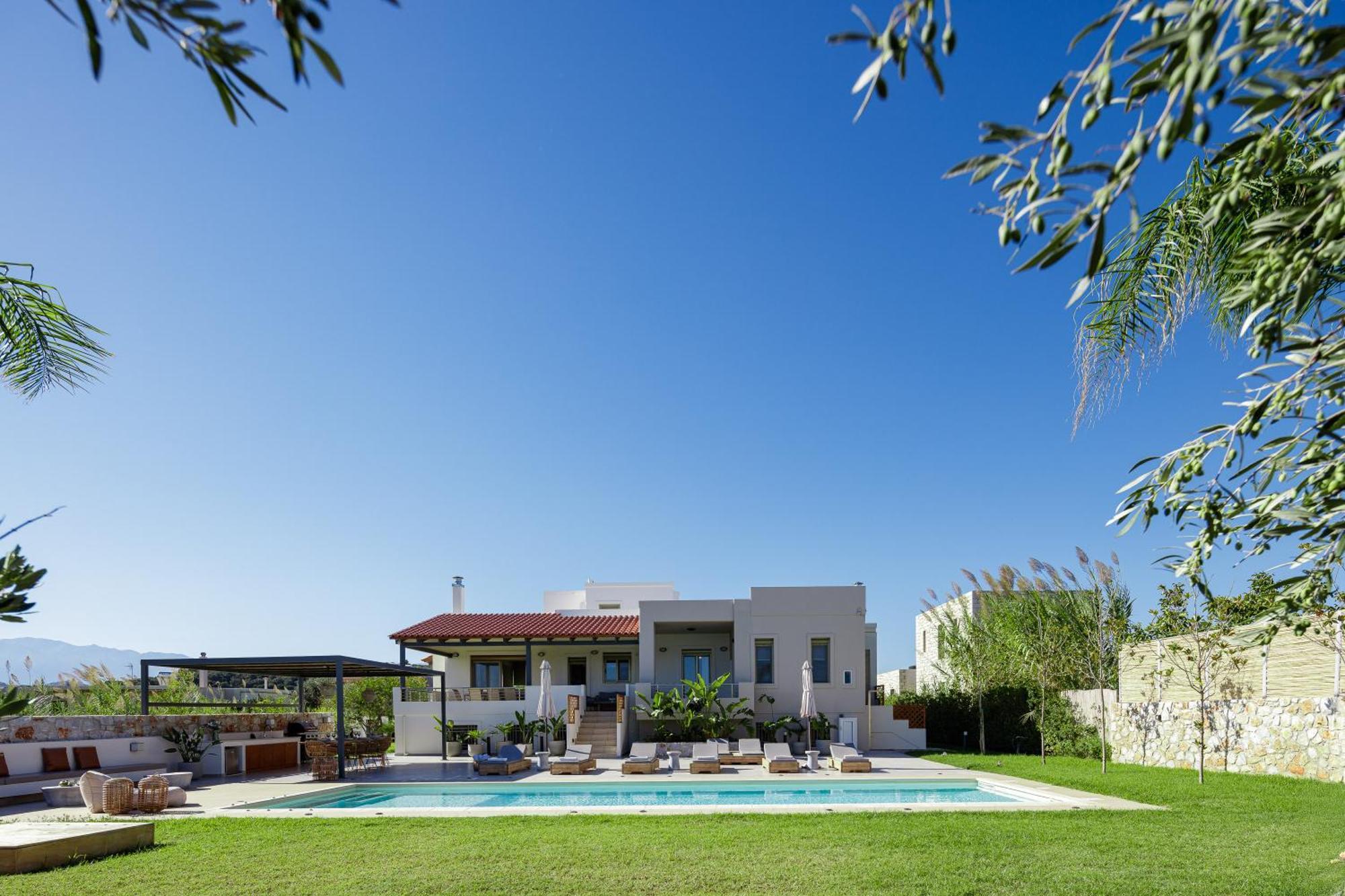 Quiet Aviana,garden, Heated Pool,bbq,jacuzzi