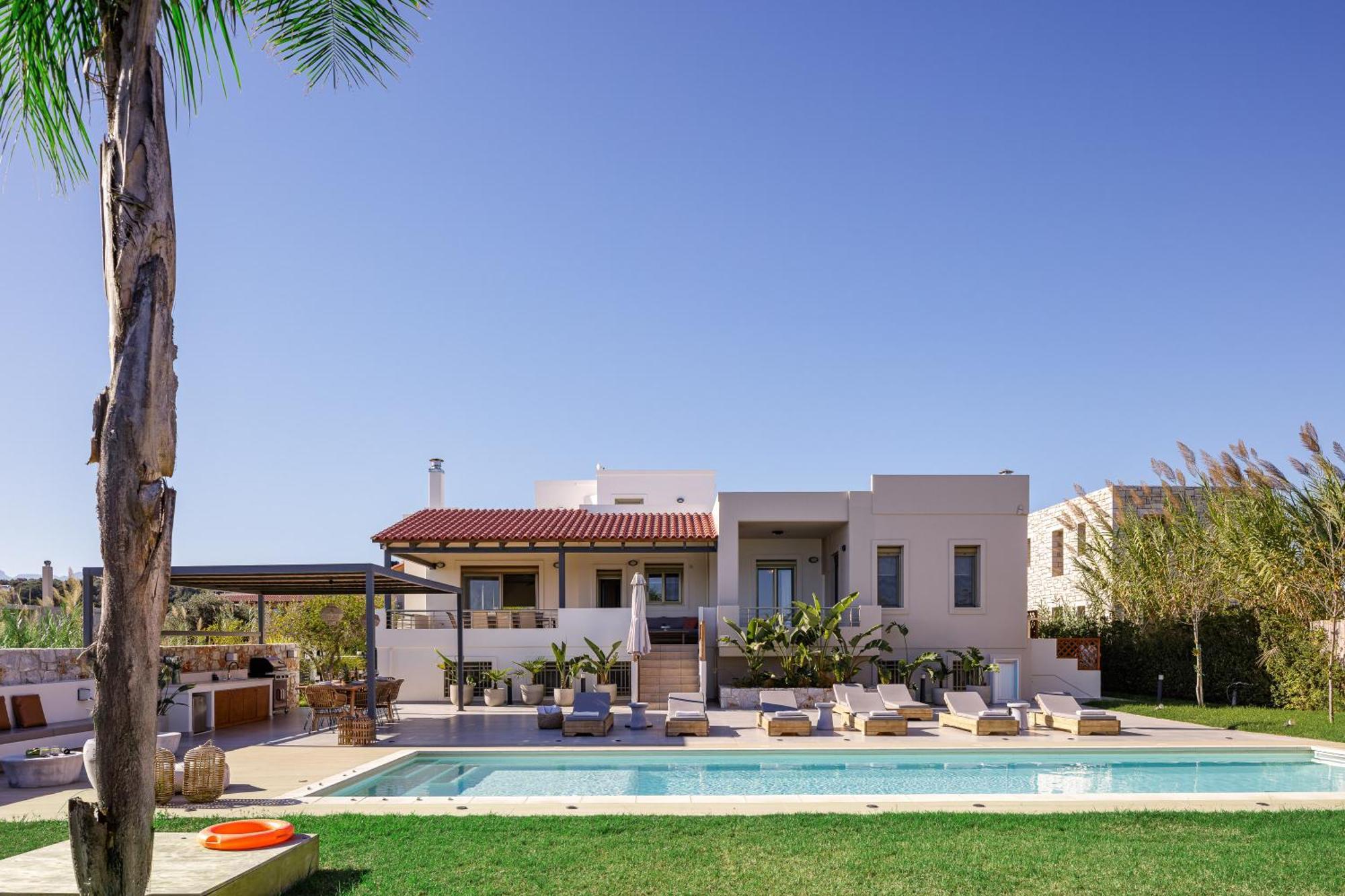 Villa Quiet Aviana,garden, Heated Pool,bbq,jacuzzi